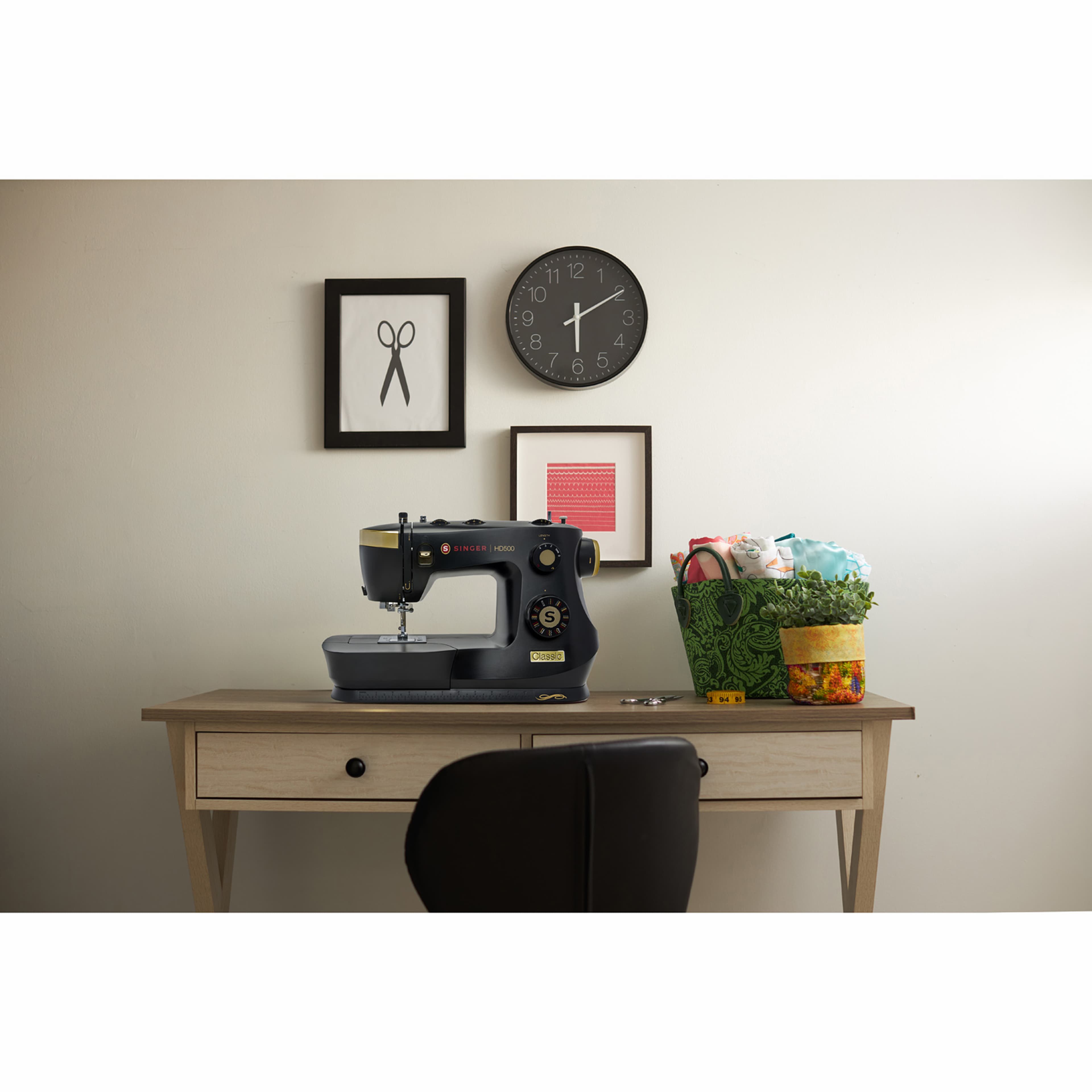 Symaskin Hd500 Classic Gold 32 Sömmar, från Singer, i färgen svart. Klicka för att öppna bilden i stort format