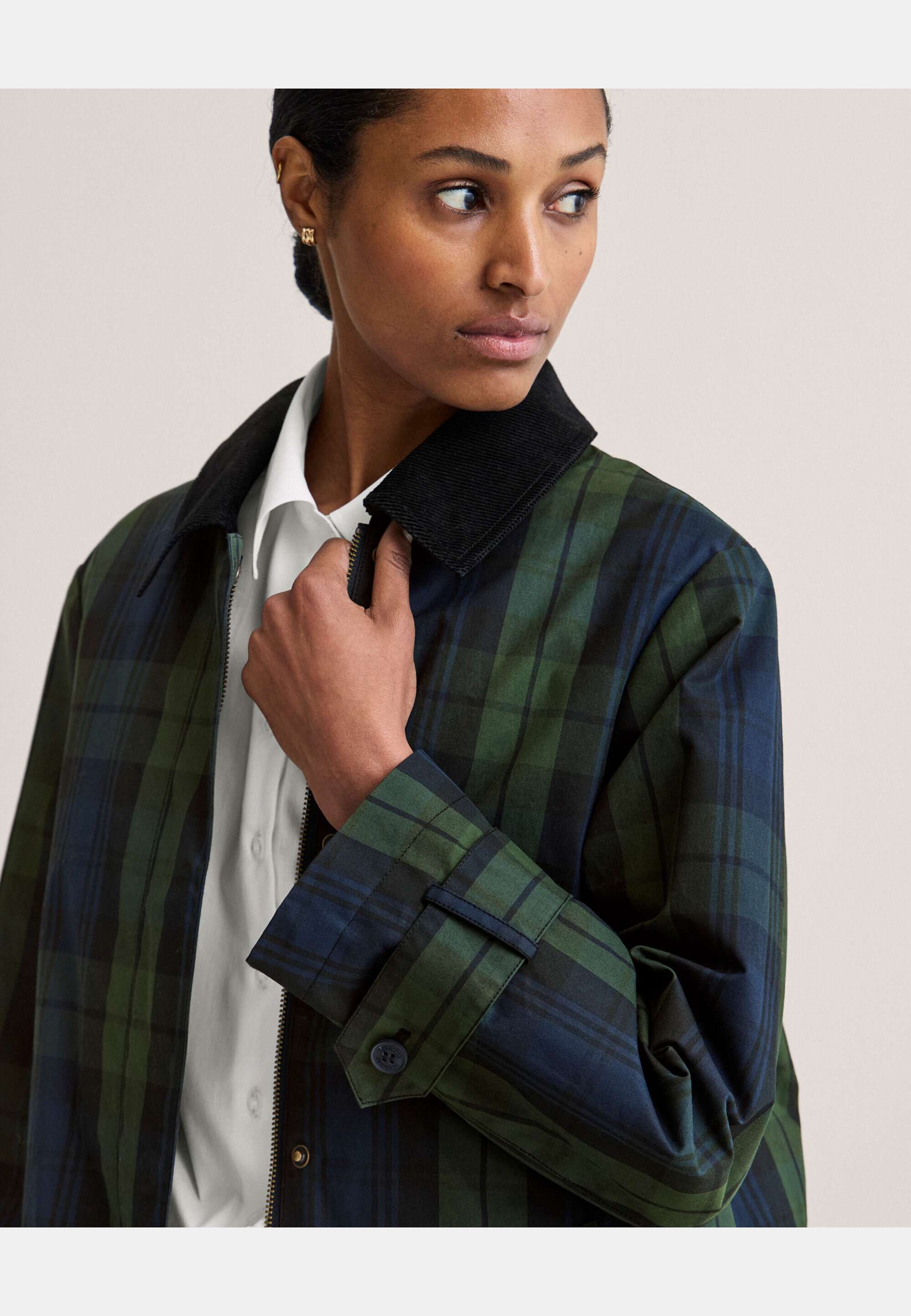Ardena Waxed Coat, från Newhouse, i färgen svart. Klicka för att öppna bilden i stort format