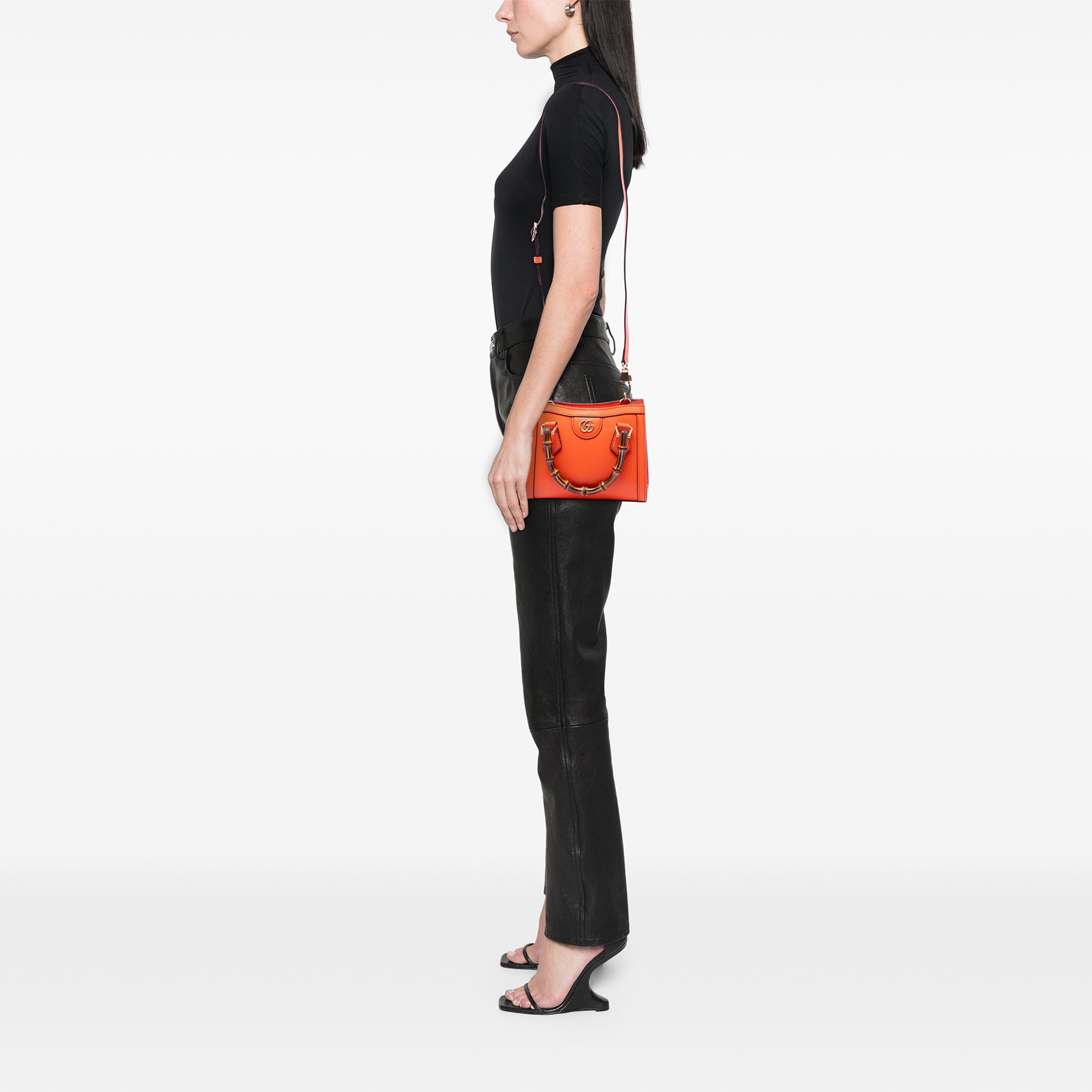 Gucci Small Calfskin Bamboo Diana Satchel, från Luxclusif, i färgen orange. Klicka för att öppna bilden i stort format