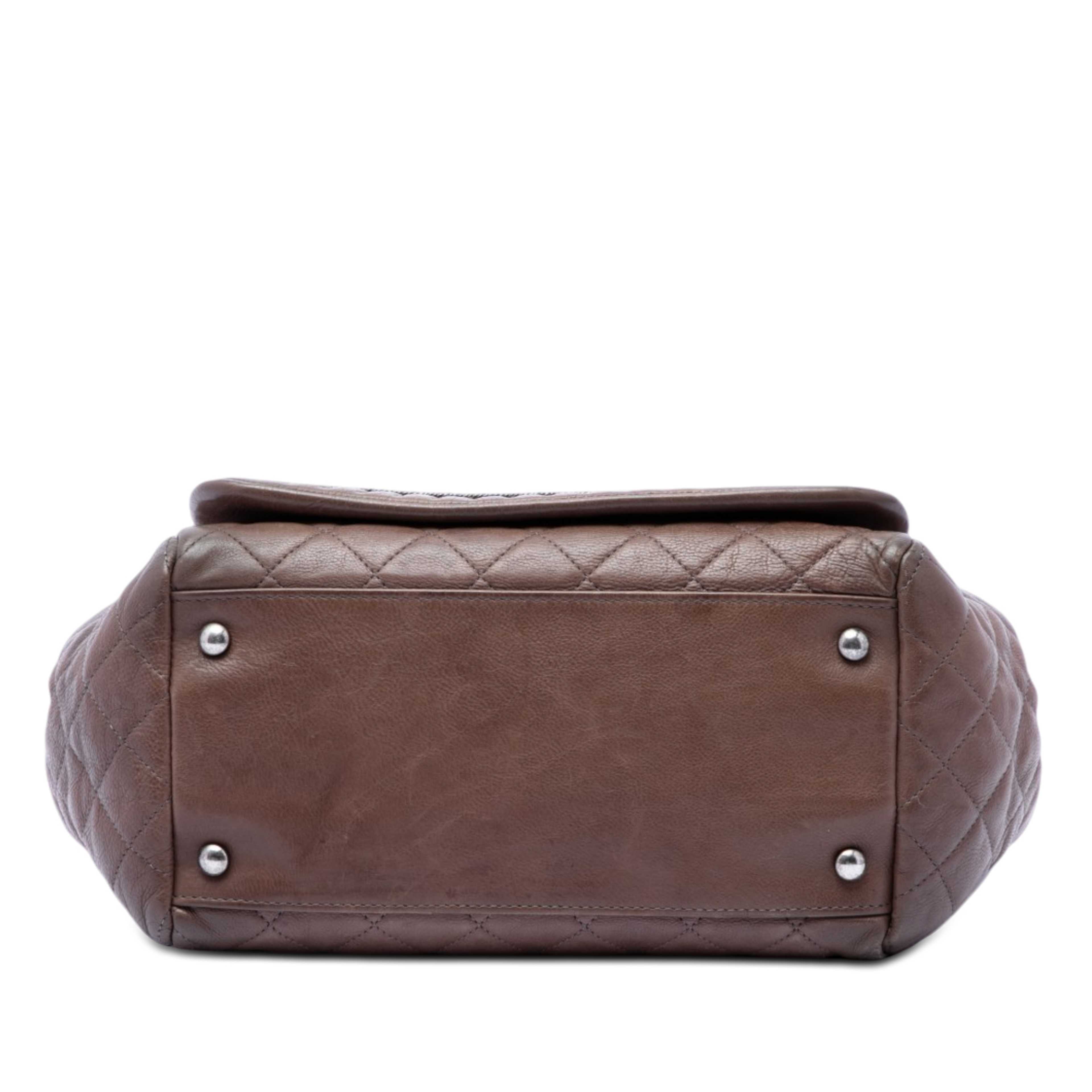 Chanel Small Quilted Calfskin Istanbul Accordion Flap, från Luxclusif, i färgen brown. Klicka för att öppna bilden i stort format