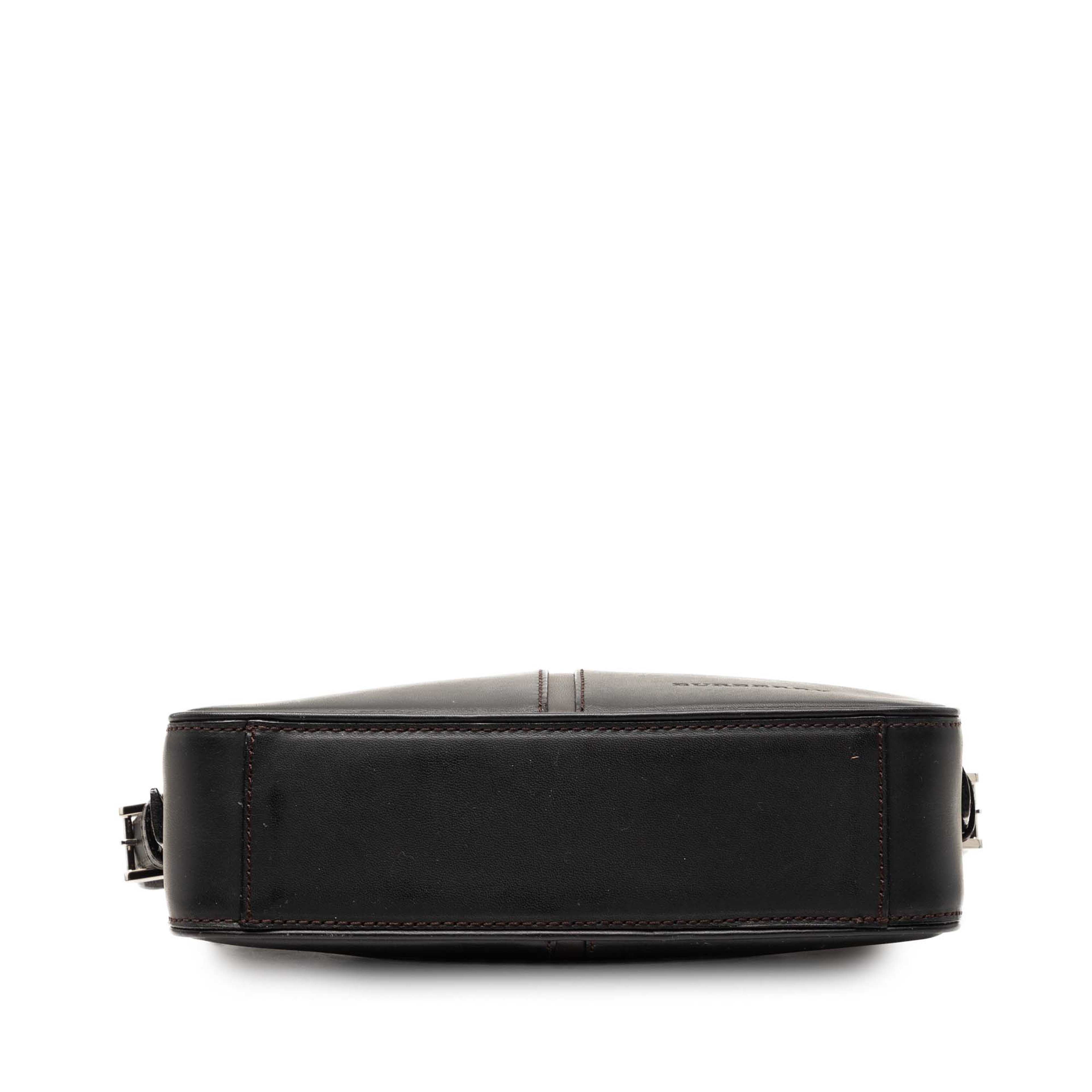 Burberry Leather Crossbody, från Luxclusif, i färgen brun. Klicka för att öppna bilden i stort format