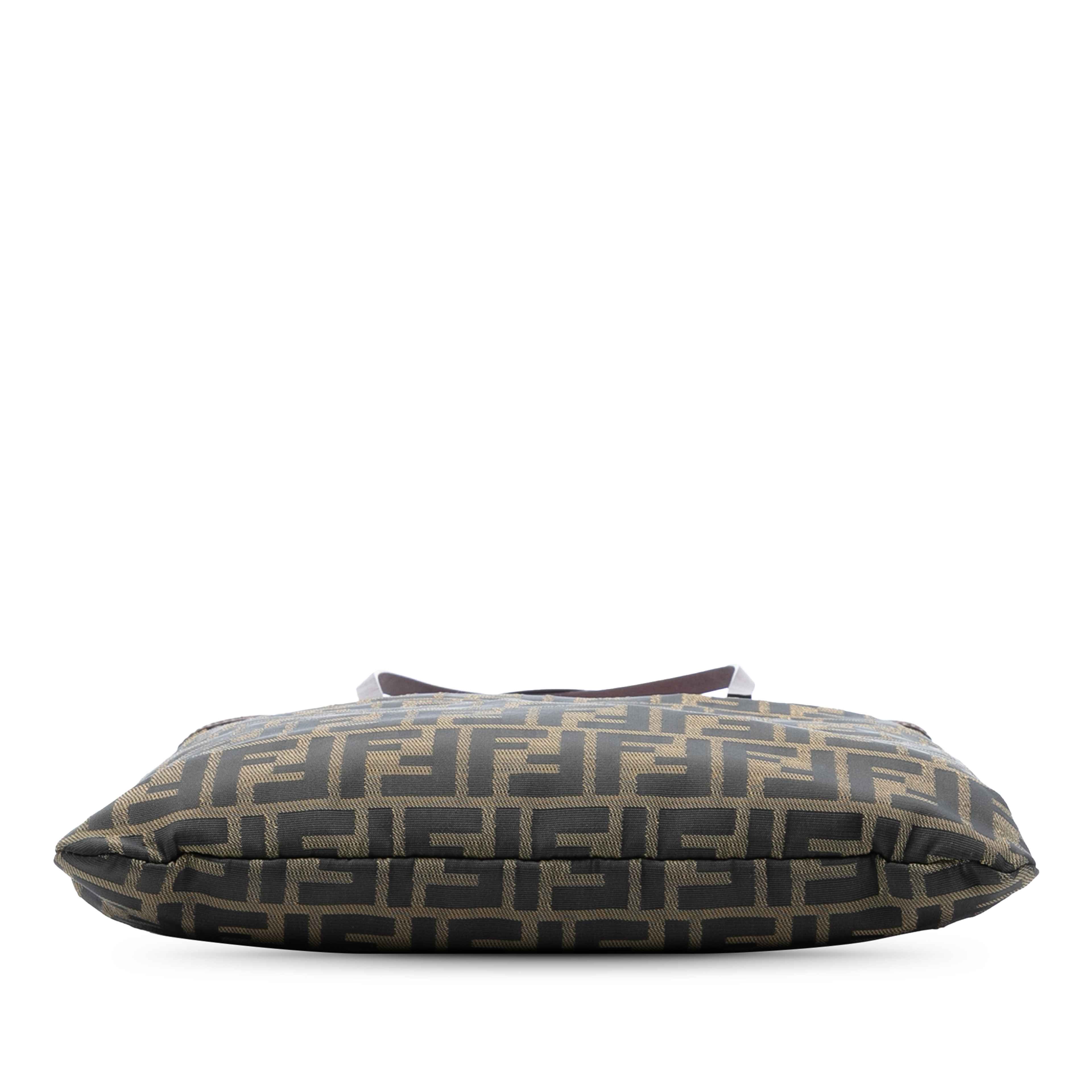 Fendi Zucca Canvas Tote, från Luxclusif, i färgen brown. Klicka för att öppna bilden i stort format