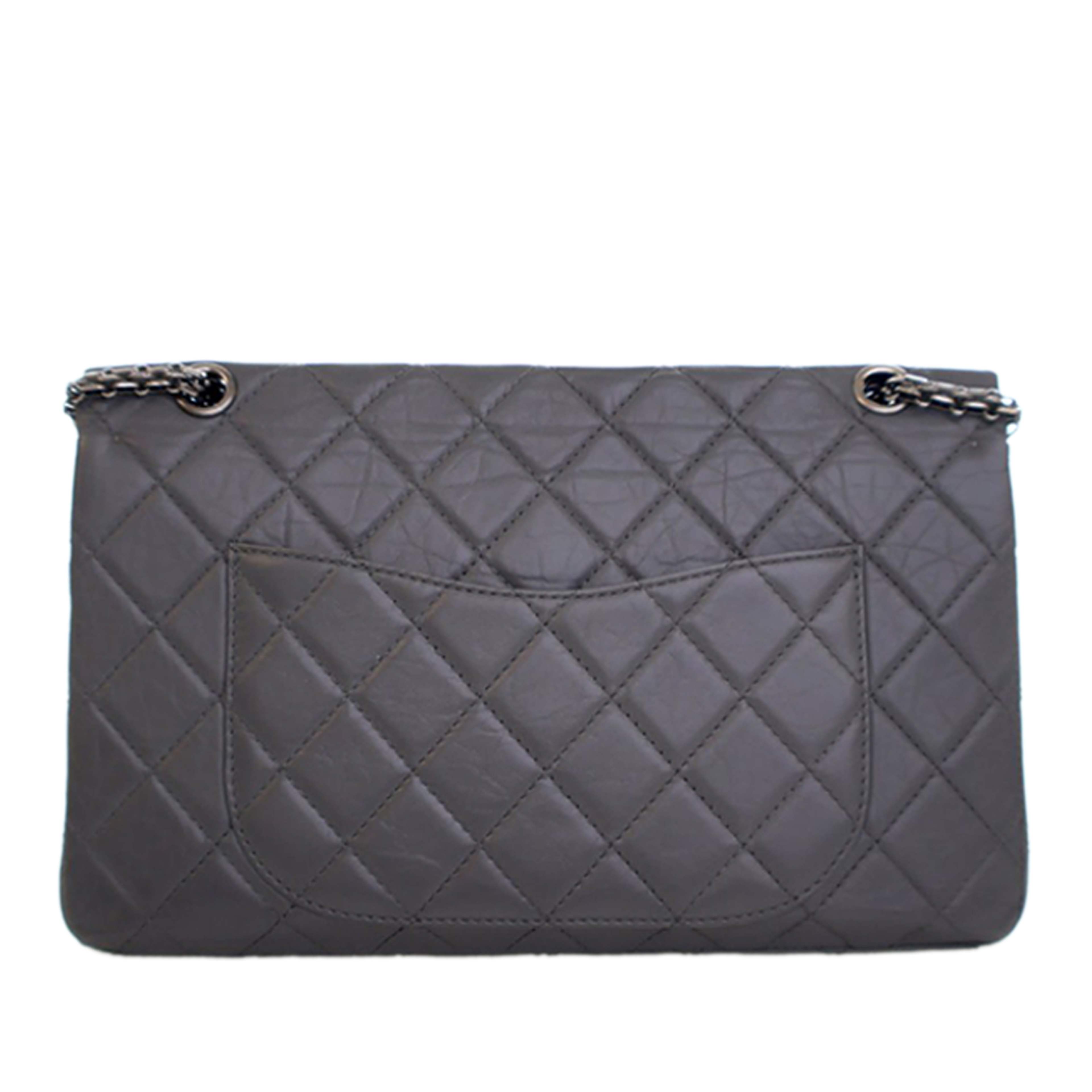 Chanel Quilted Aged Calfskin Reissue 2.55 Double Flap 227, från Luxclusif, i färgen dark gray. Klicka för att öppna bilden i stort format