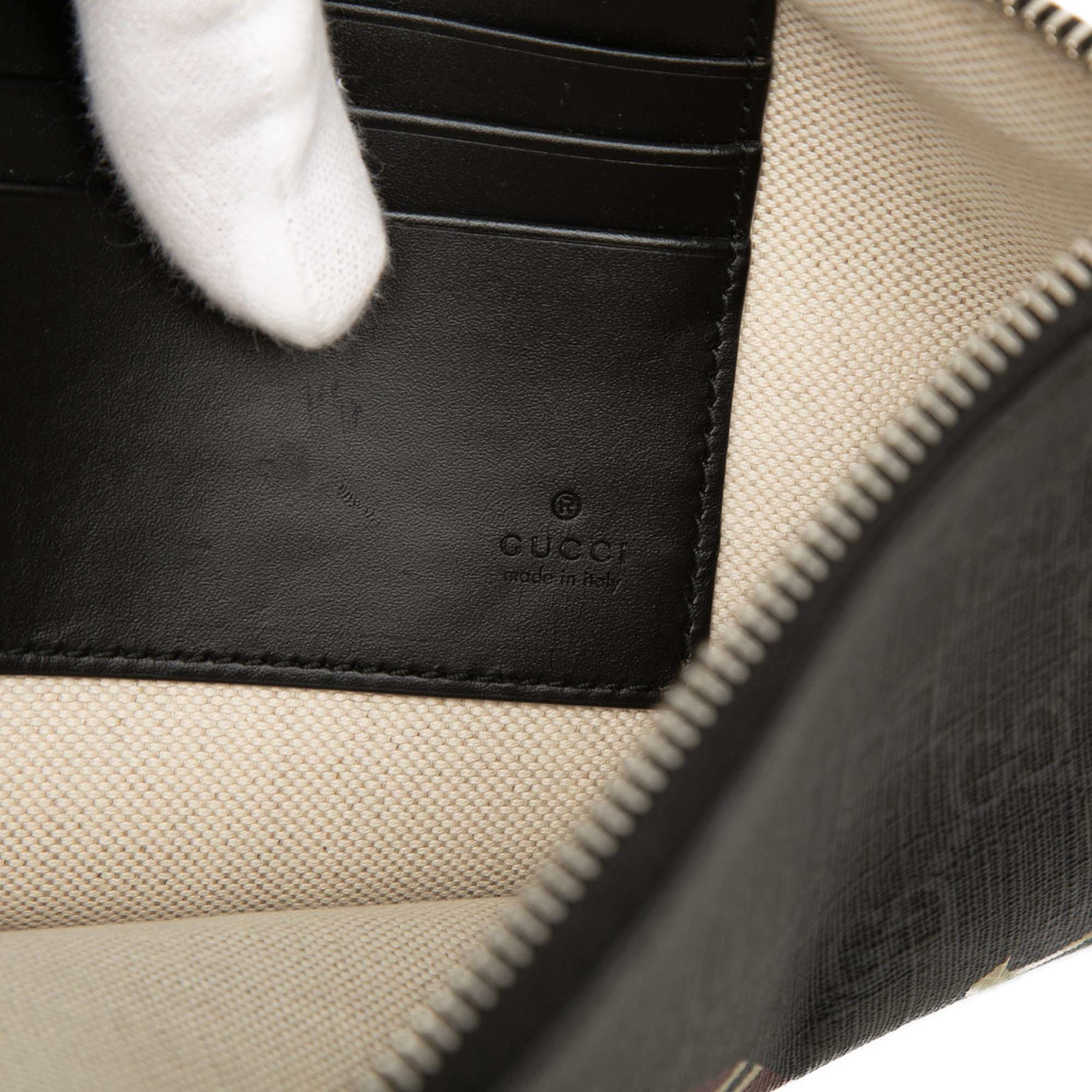 Gucci Gg Supreme Kingsnake Clutch, från Luxclusif, i färgen black. Klicka för att öppna bilden i stort format