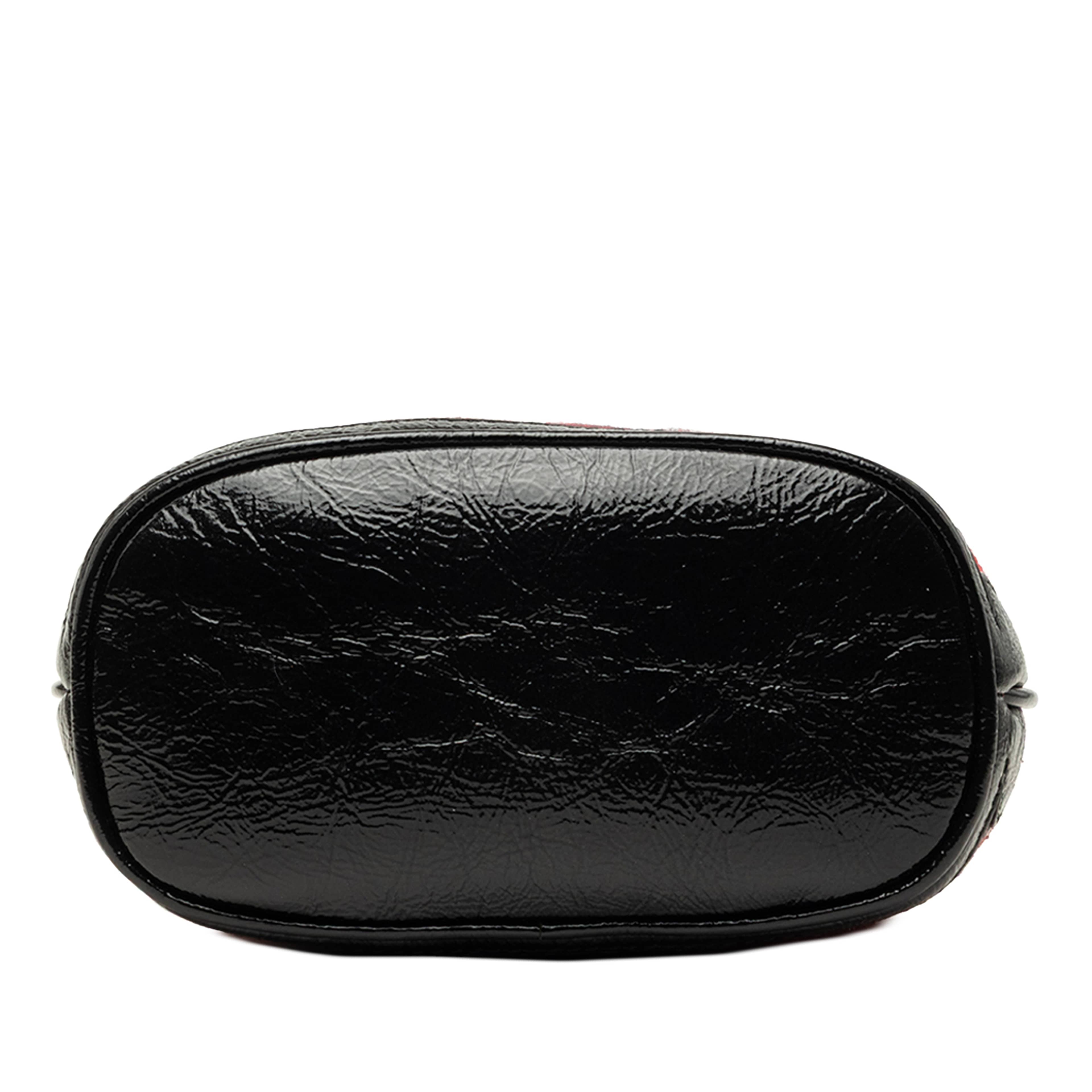 Gucci Mini Suede And Patent Web Ophidia Bucket Bag, från Luxclusif, i färgen röd. Klicka för att öppna bilden i stort format