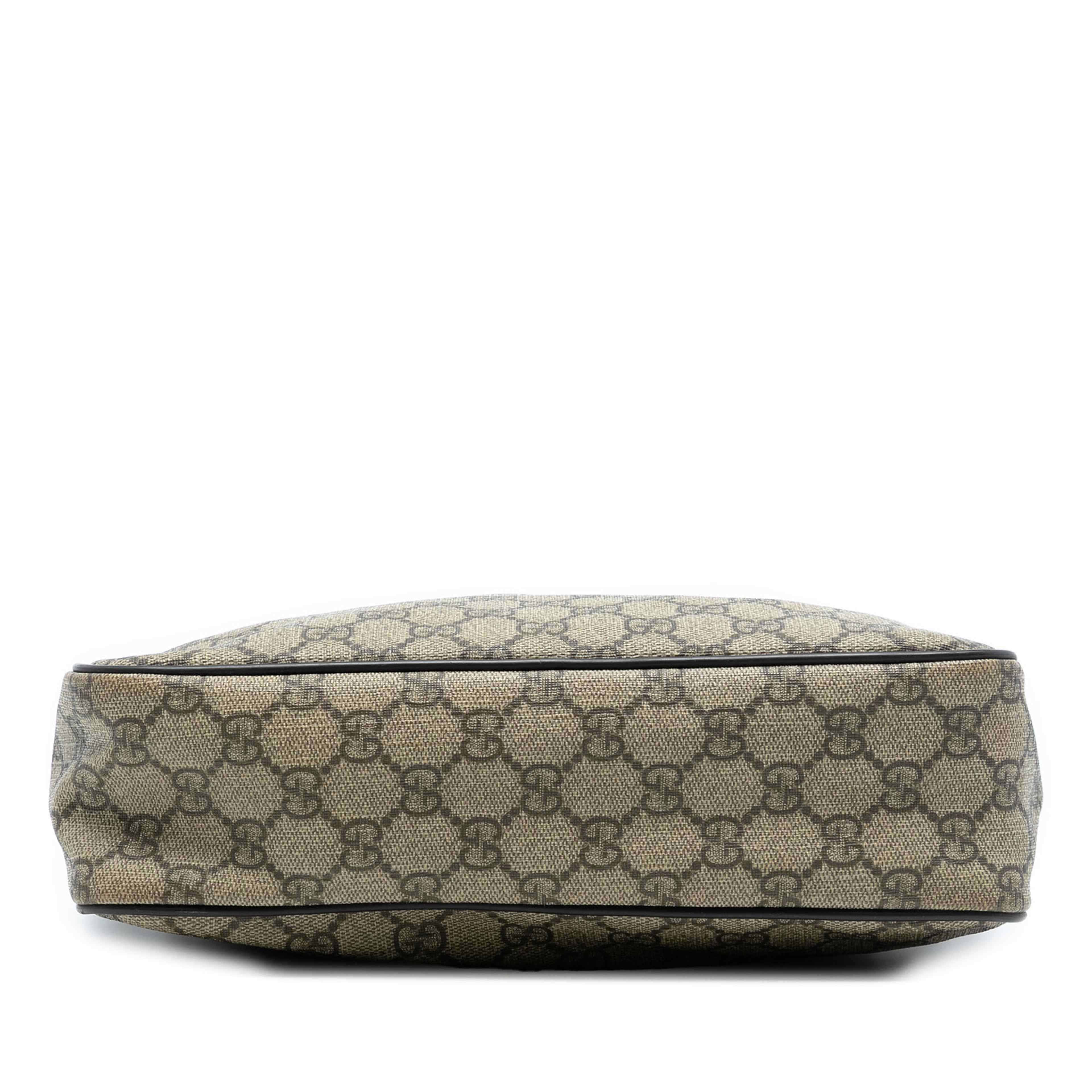 Gucci Gg Supreme Crossbody, från Luxclusif, i färgen beige. Klicka för att öppna bilden i stort format