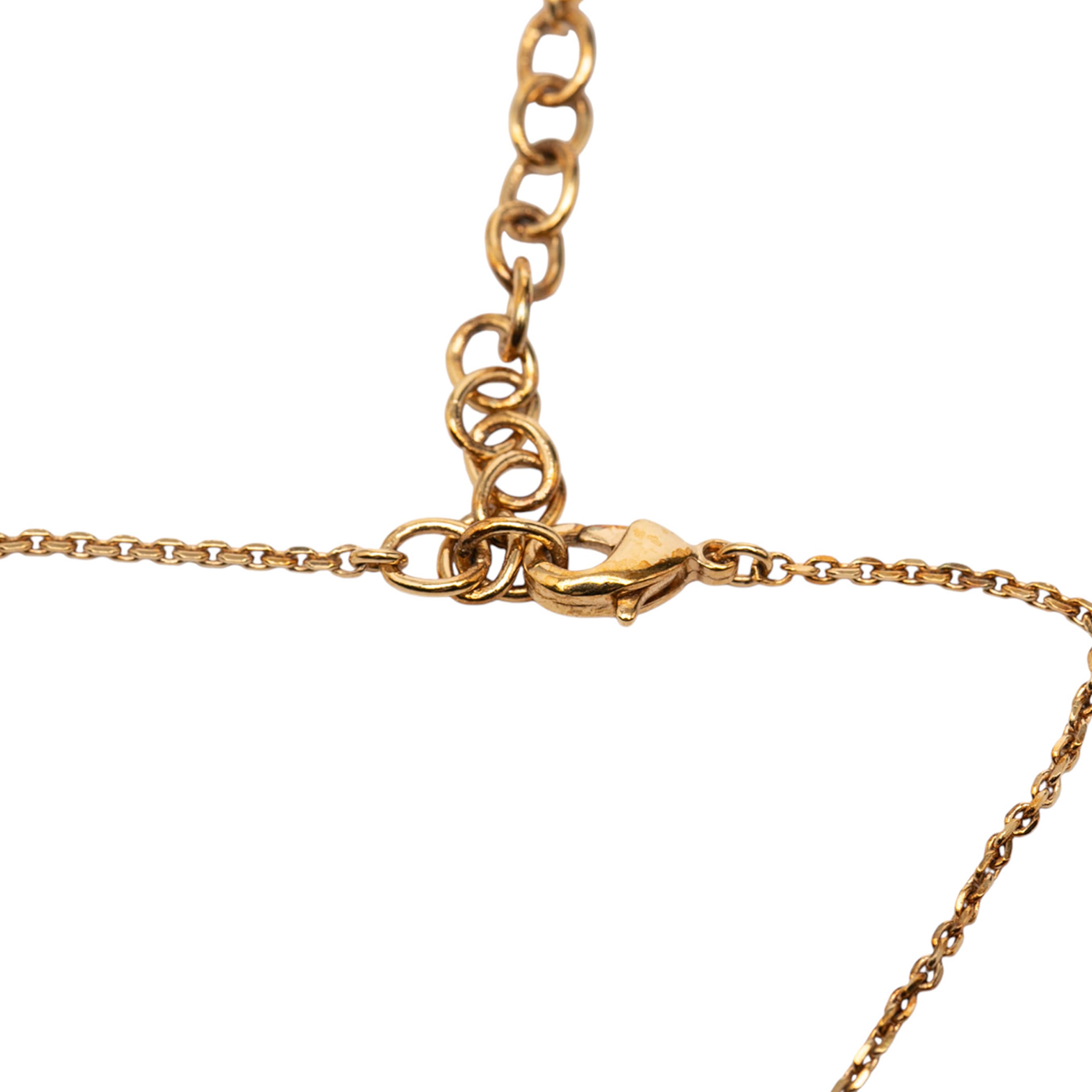 Louis Vuitton Gold Plated Petit Louis Bracelet, från Luxclusif, i färgen gold. Klicka för att öppna bilden i stort format