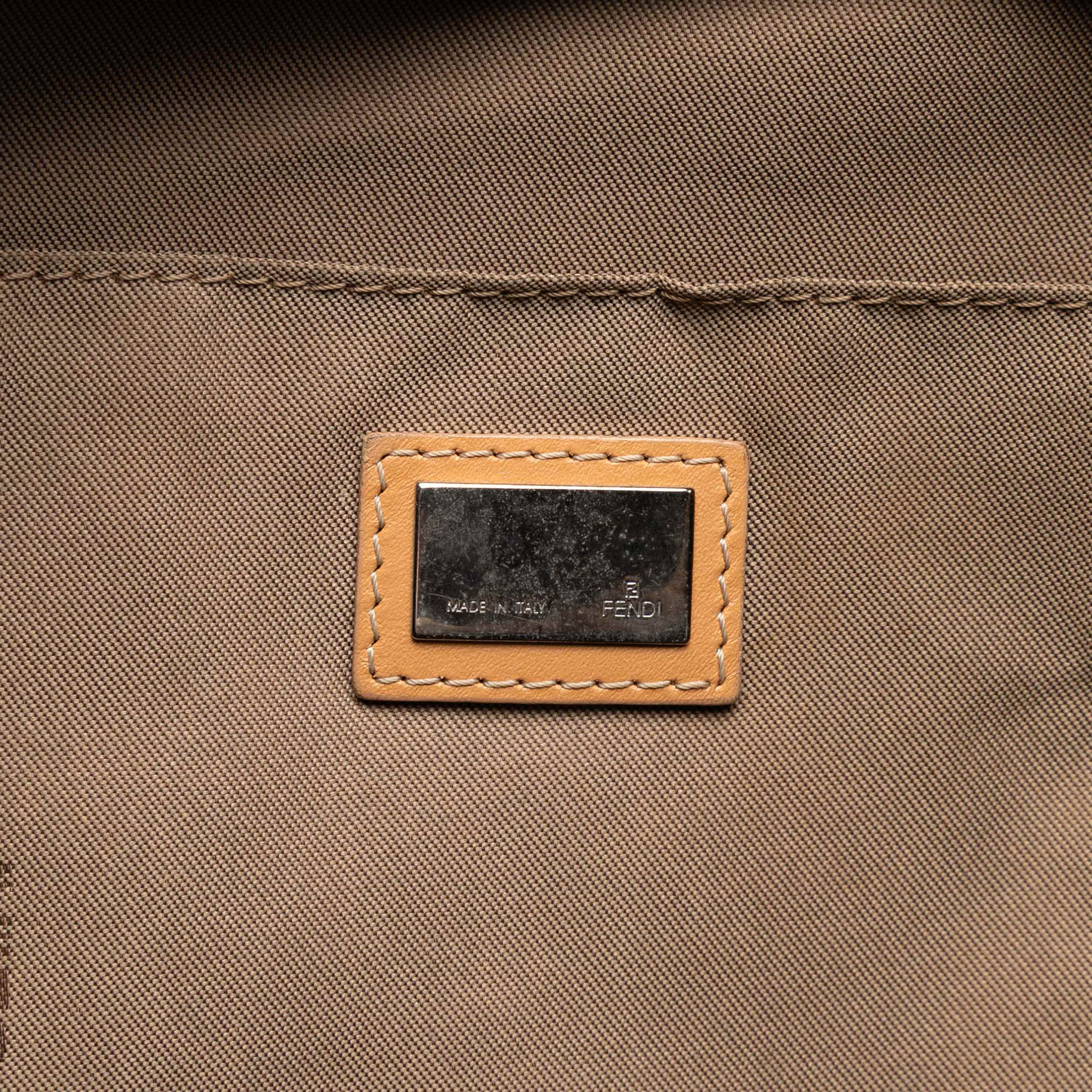 Fendi Micro Zucchino Canvas Bauletto Handbag, från Luxclusif, i färgen beige. Klicka för att öppna bilden i stort format