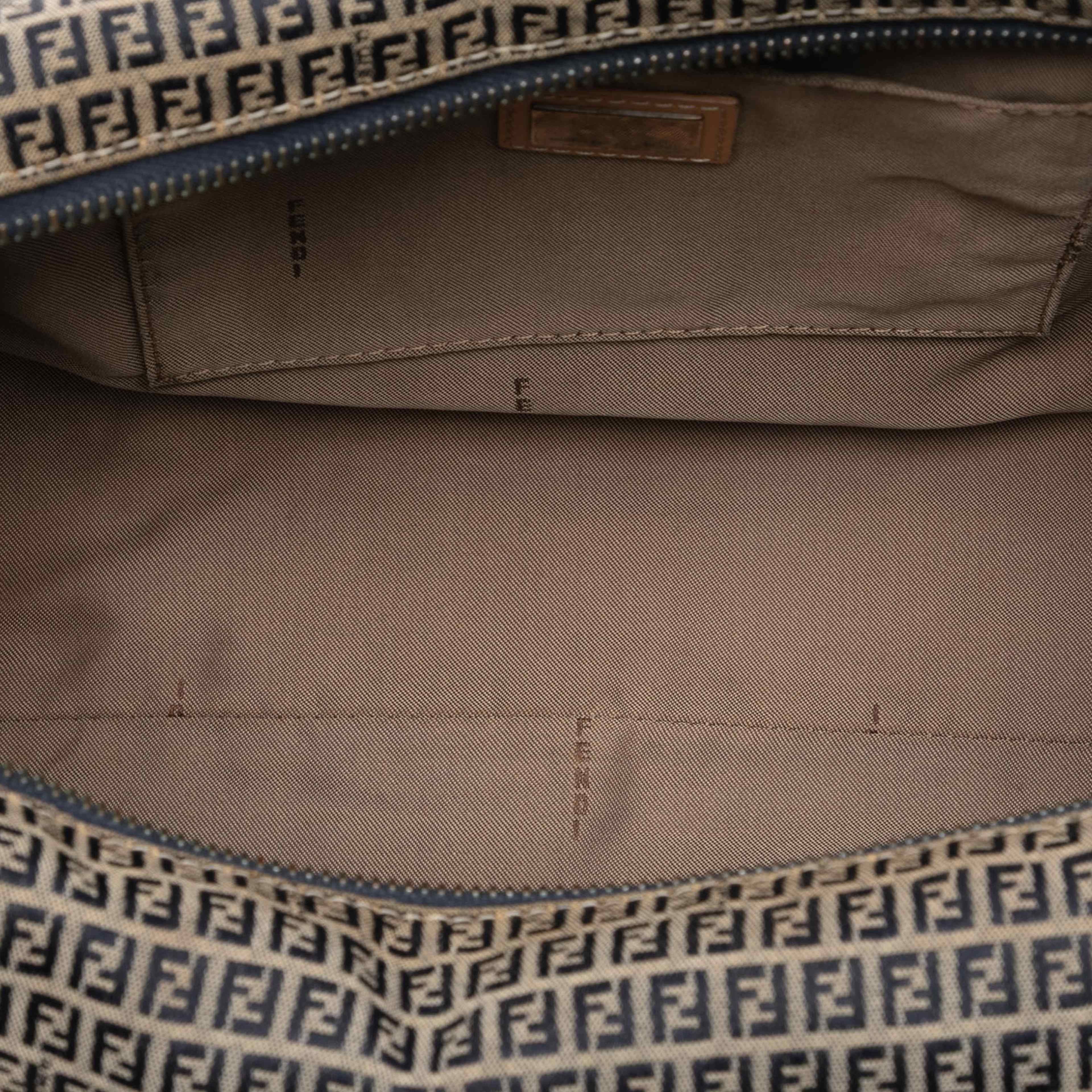 Fendi Micro Zucchino Canvas Bauletto Handbag, från Luxclusif, i färgen beige. Klicka för att öppna bilden i stort format