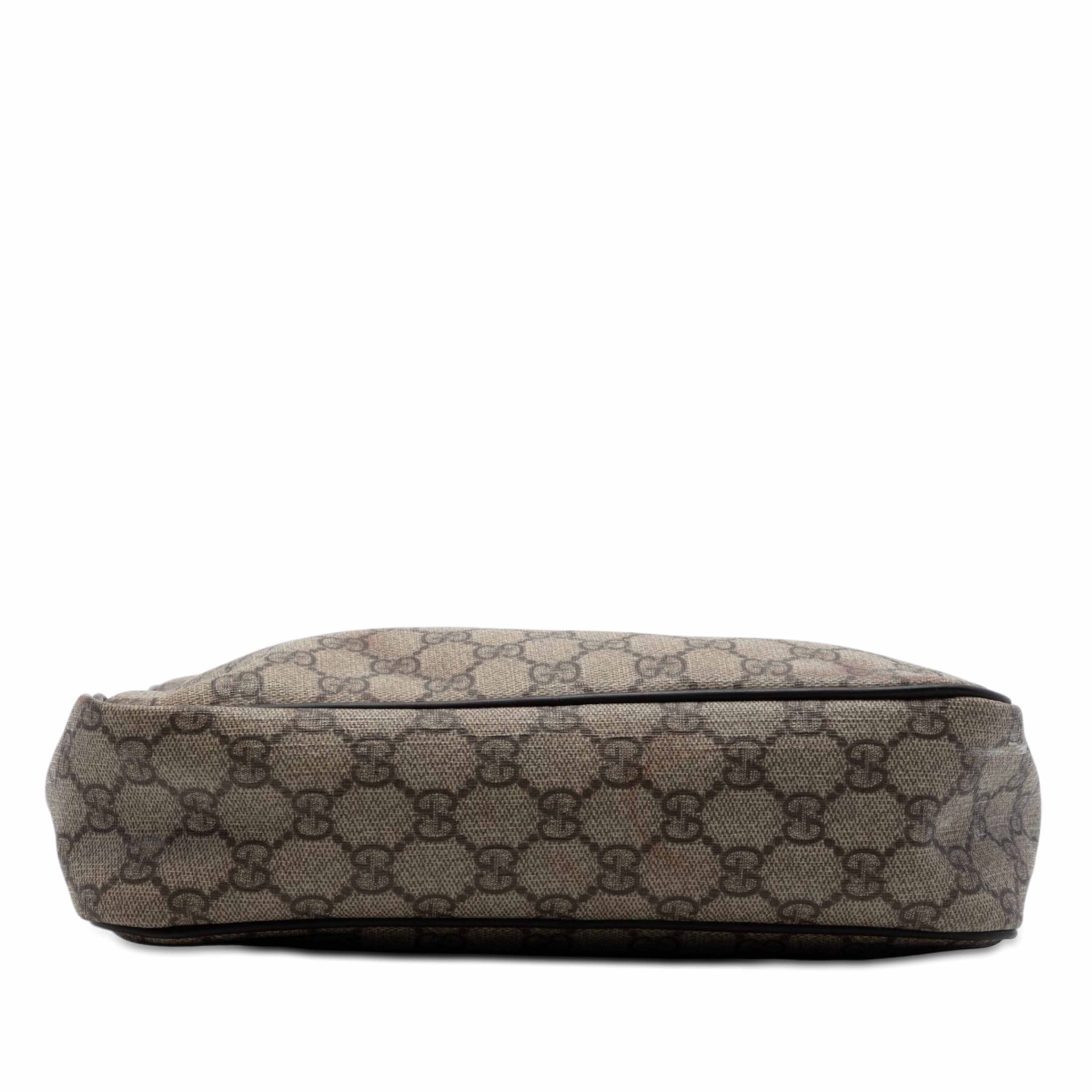 Gucci Gg Supreme Crossbody, från Luxclusif, i färgen beige. Klicka för att öppna bilden i stort format