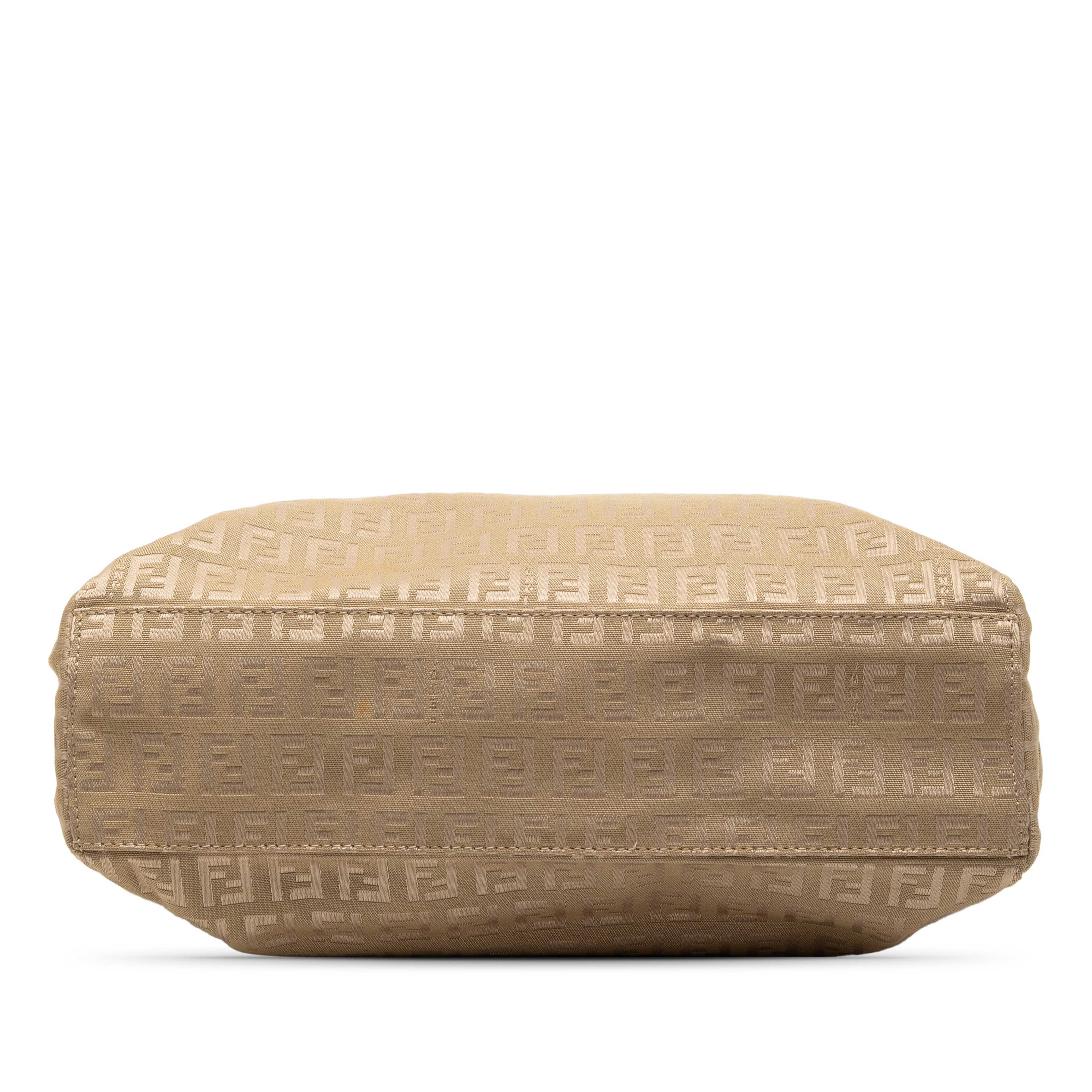 Fendi Zucchino Canvas Tote, från Luxclusif, i färgen beige. Klicka för att öppna bilden i stort format