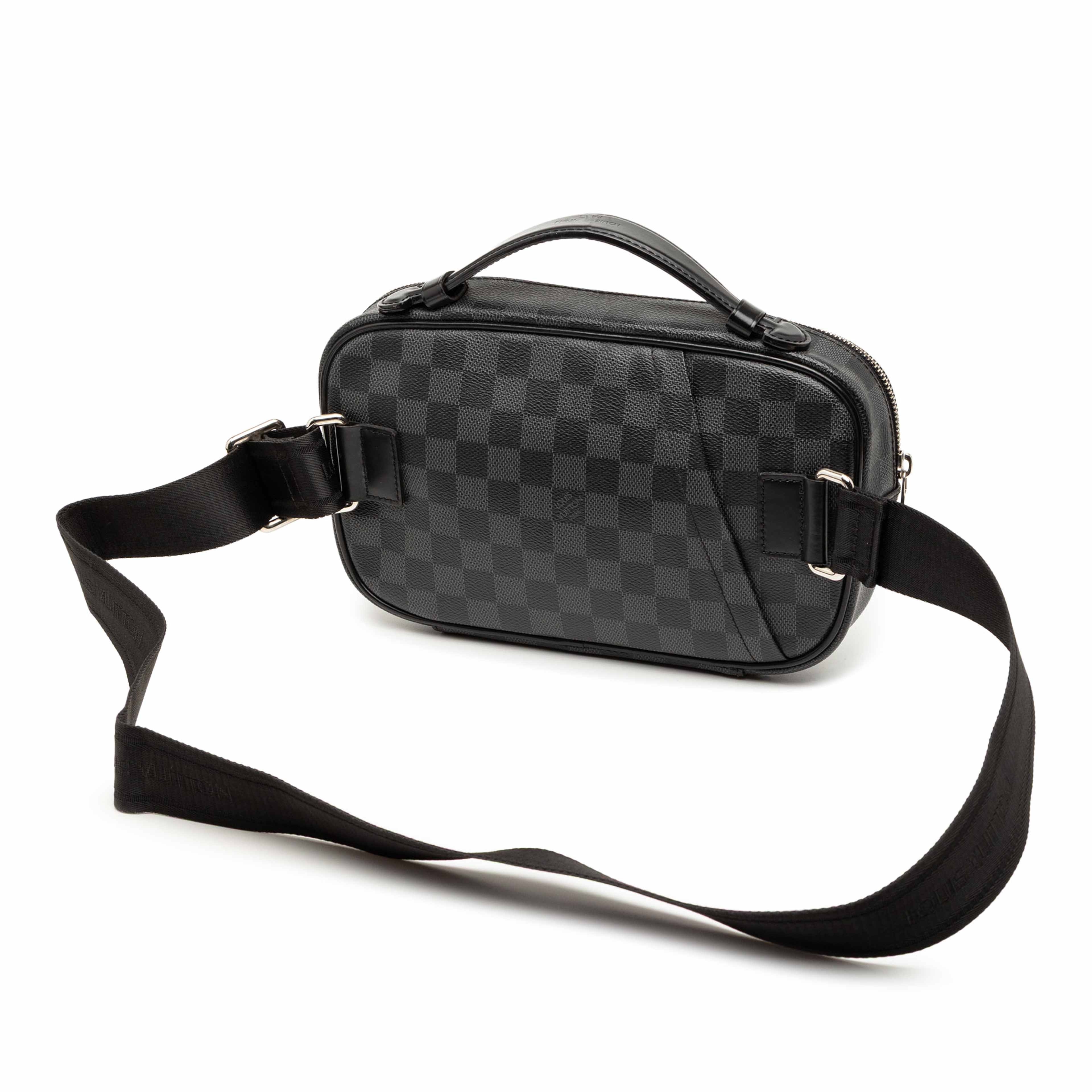 Louis Vuitton Damier Graphite Ambler, från Luxclusif, i färgen black. Klicka för att öppna bilden i stort format