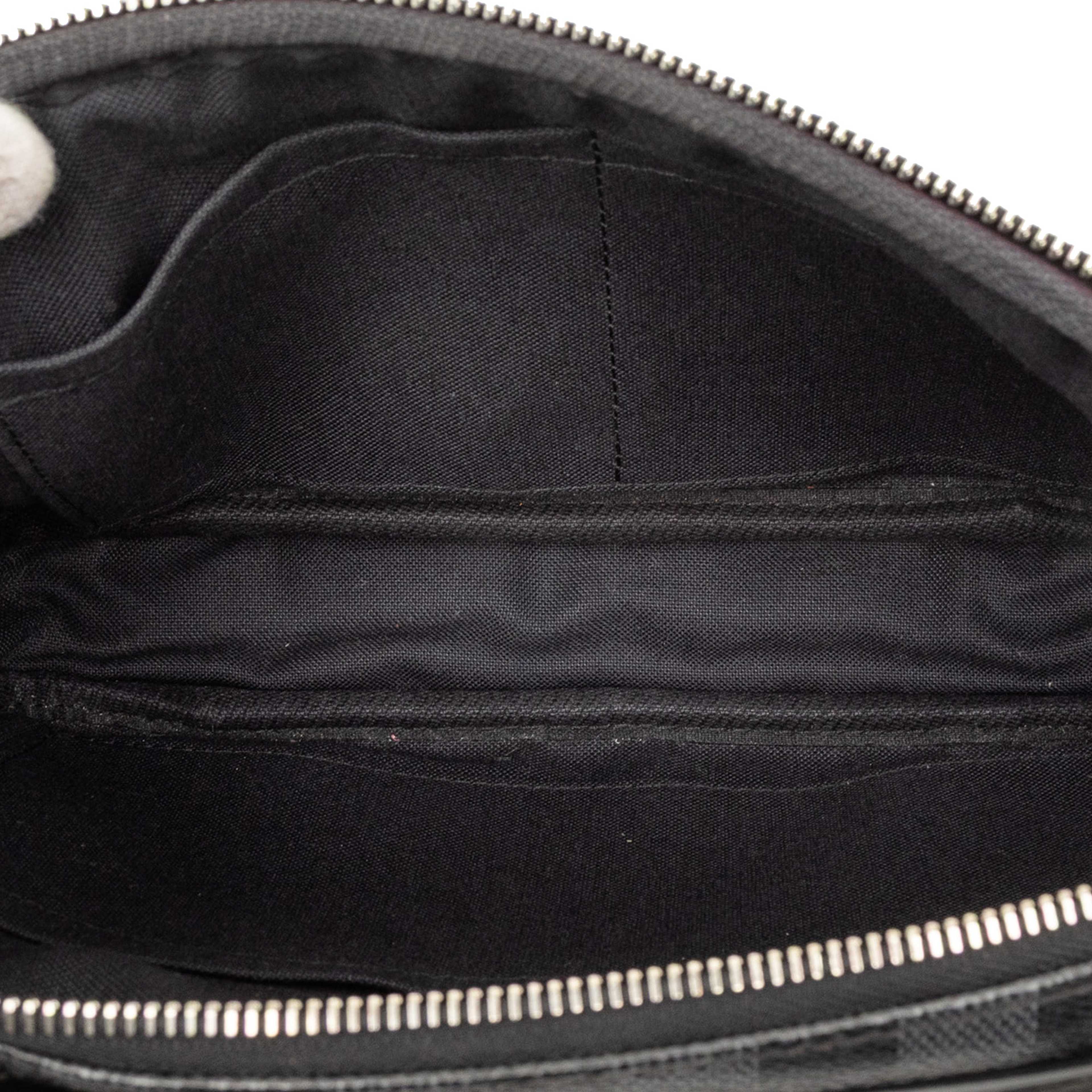 Louis Vuitton Damier Graphite Ambler, från Luxclusif, i färgen black. Klicka för att öppna bilden i stort format