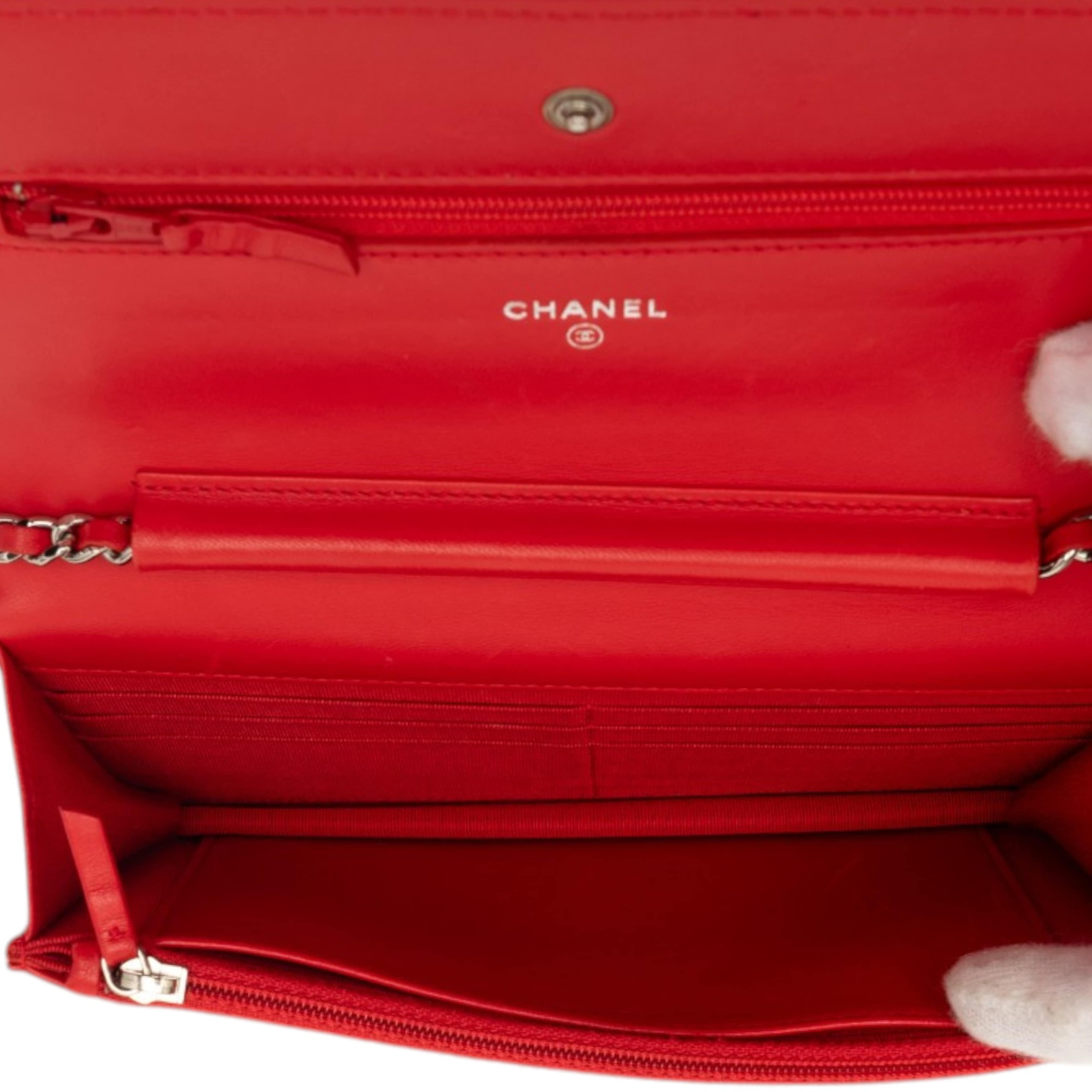 Chanel Cc Quilted Lambskin Wallet On Chain, från Luxclusif, i färgen red. Klicka för att öppna bilden i stort format