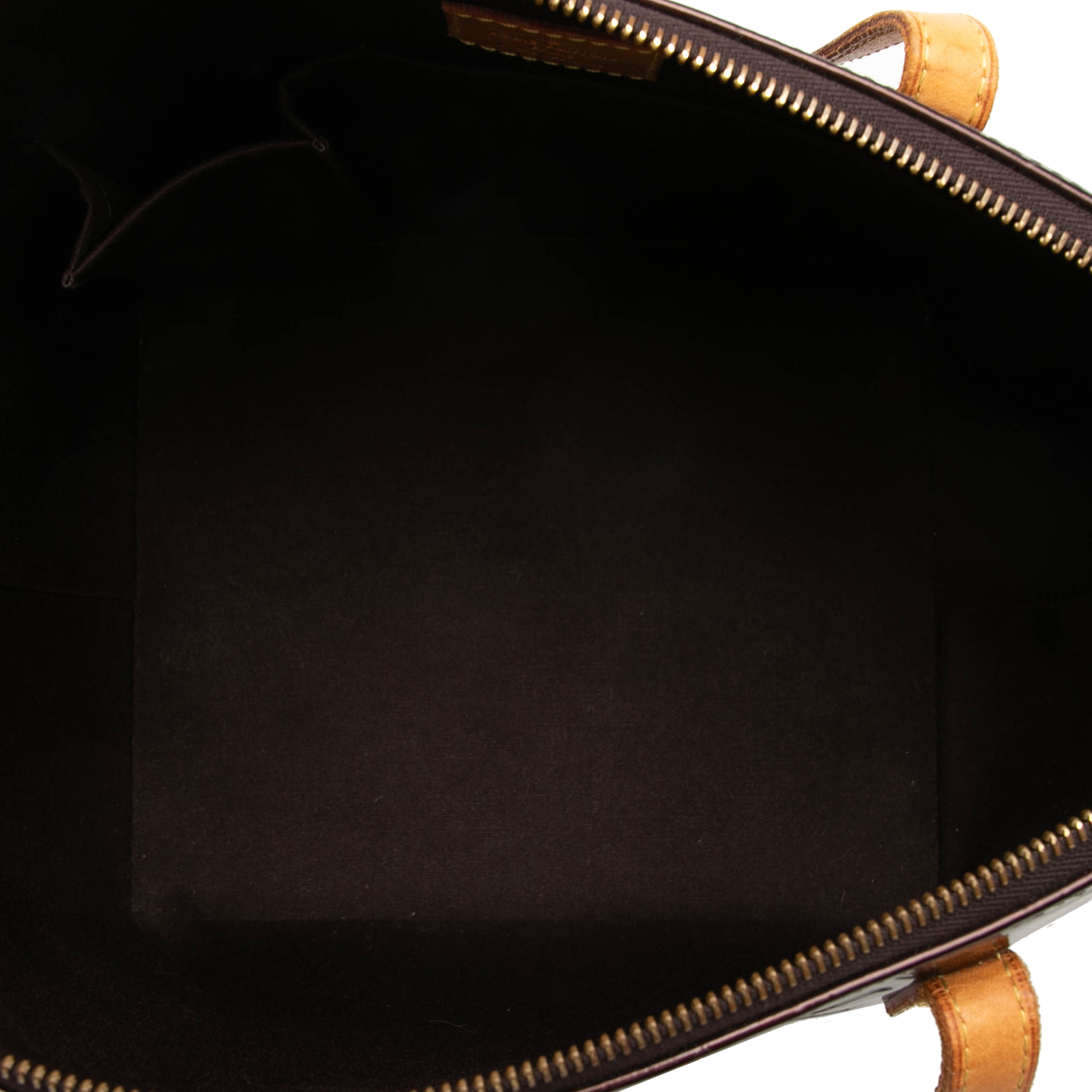 Louis Vuitton Monogram Vernis Bellevue Pm, från Luxclusif, i färgen purpur. Klicka för att öppna bilden i stort format