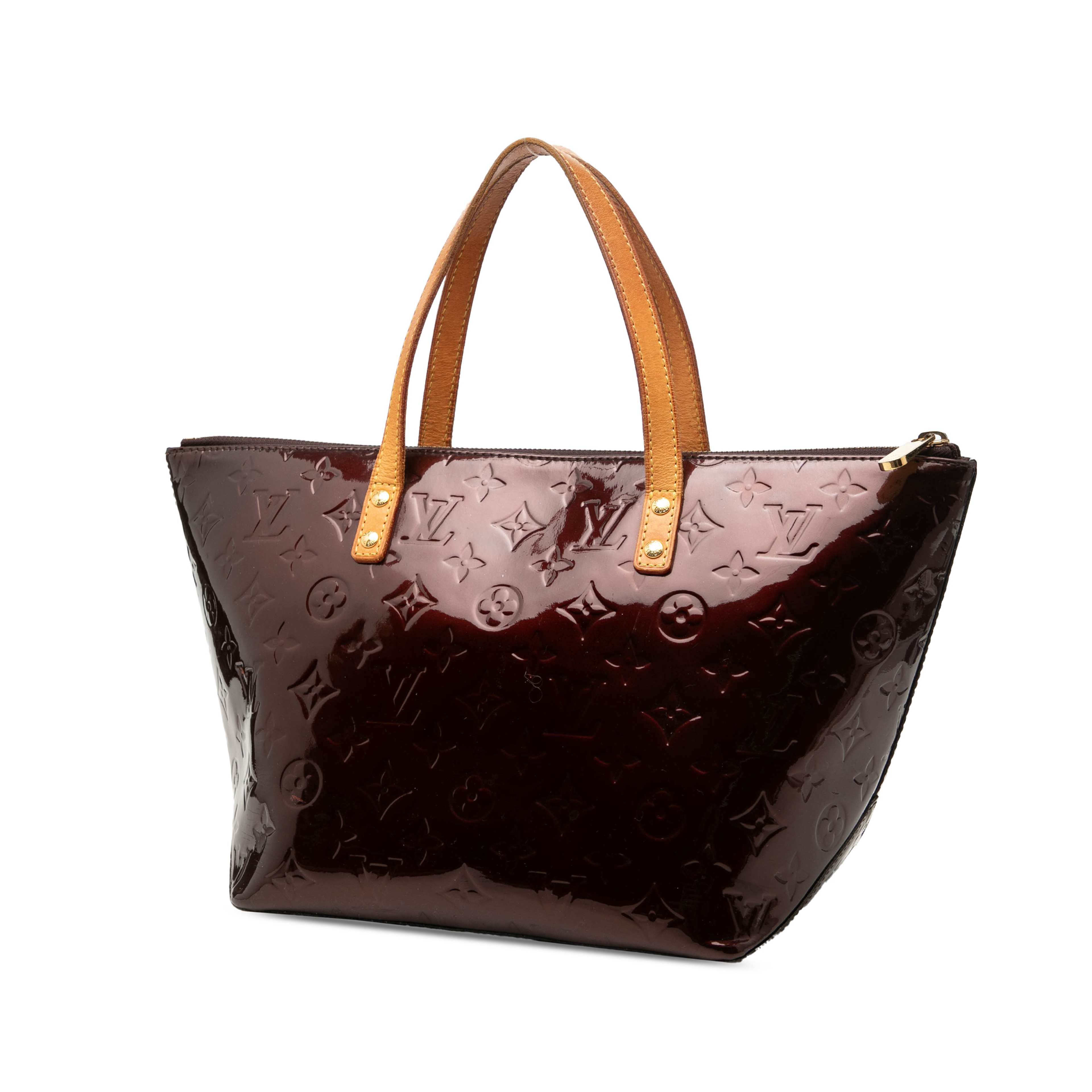 Louis Vuitton Monogram Vernis Bellevue Pm, från Luxclusif, i färgen purpur. Klicka för att öppna bilden i stort format