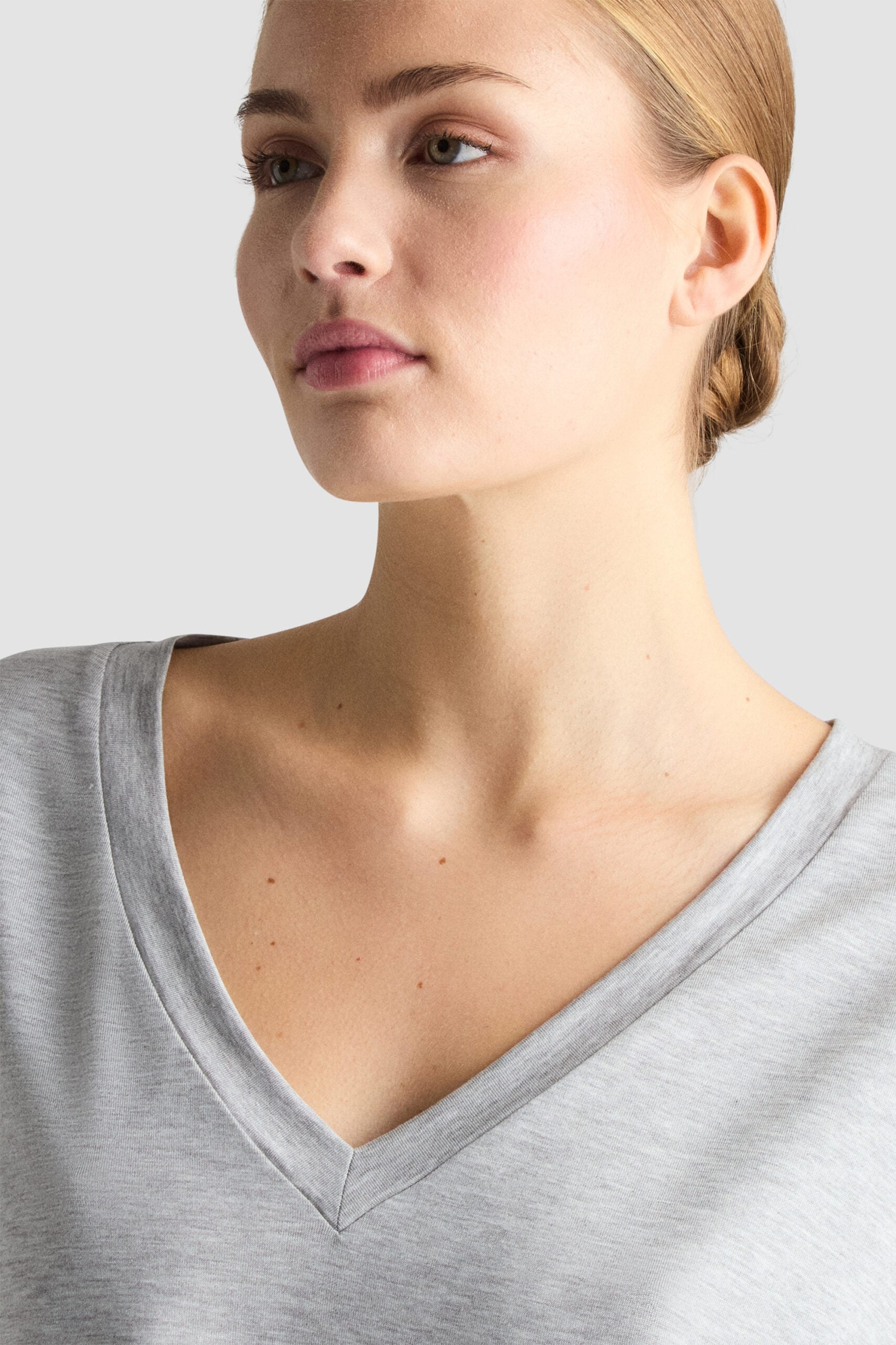 Sisi Tee - Grey Melange, från Residus, i färgen grey. Klicka för att öppna bilden i stort format