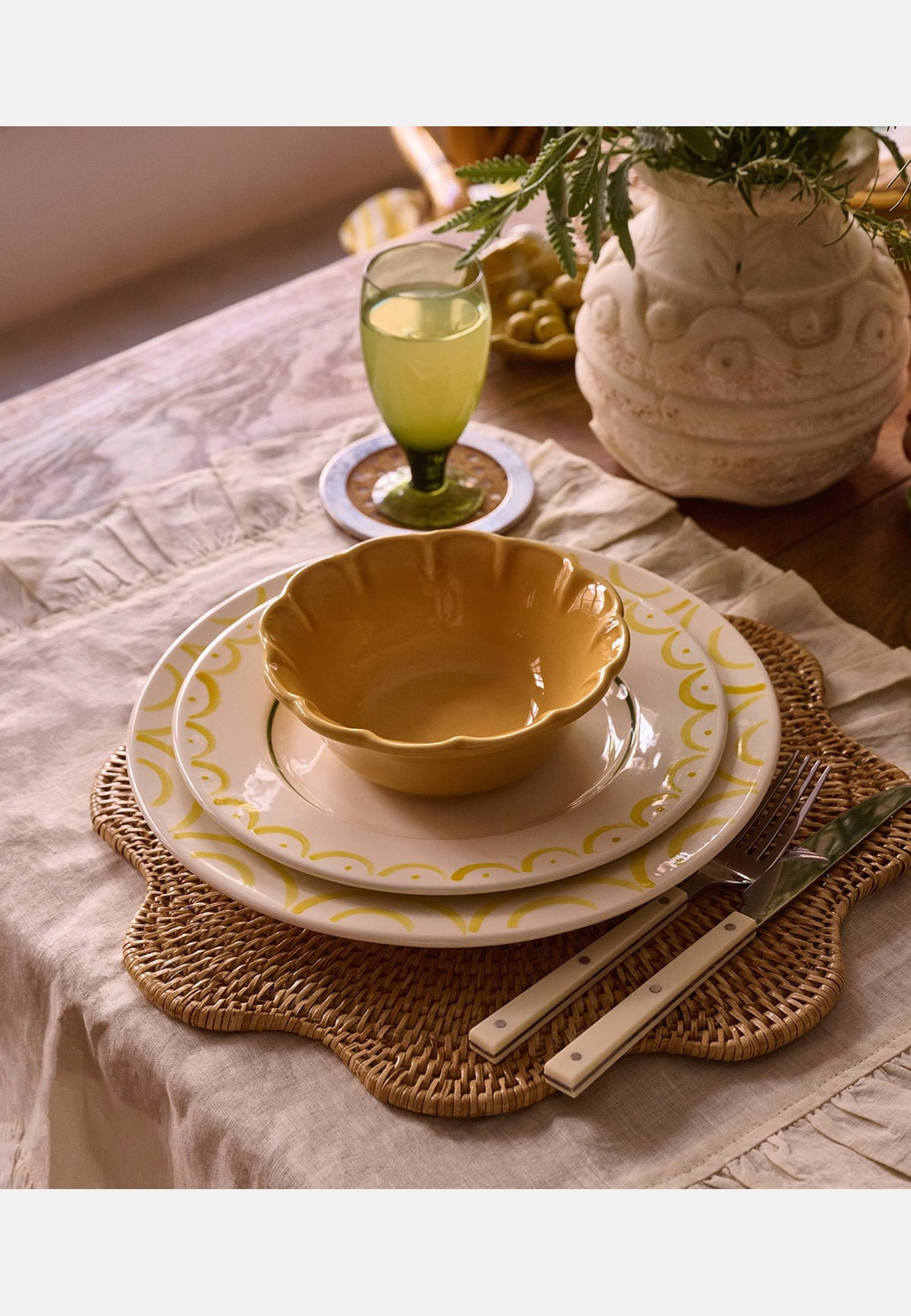 Everyday Charm Liten Skål - 15 Cm, från Pick A Poppy, i färgen yellow. Klicka för att öppna bilden i stort format