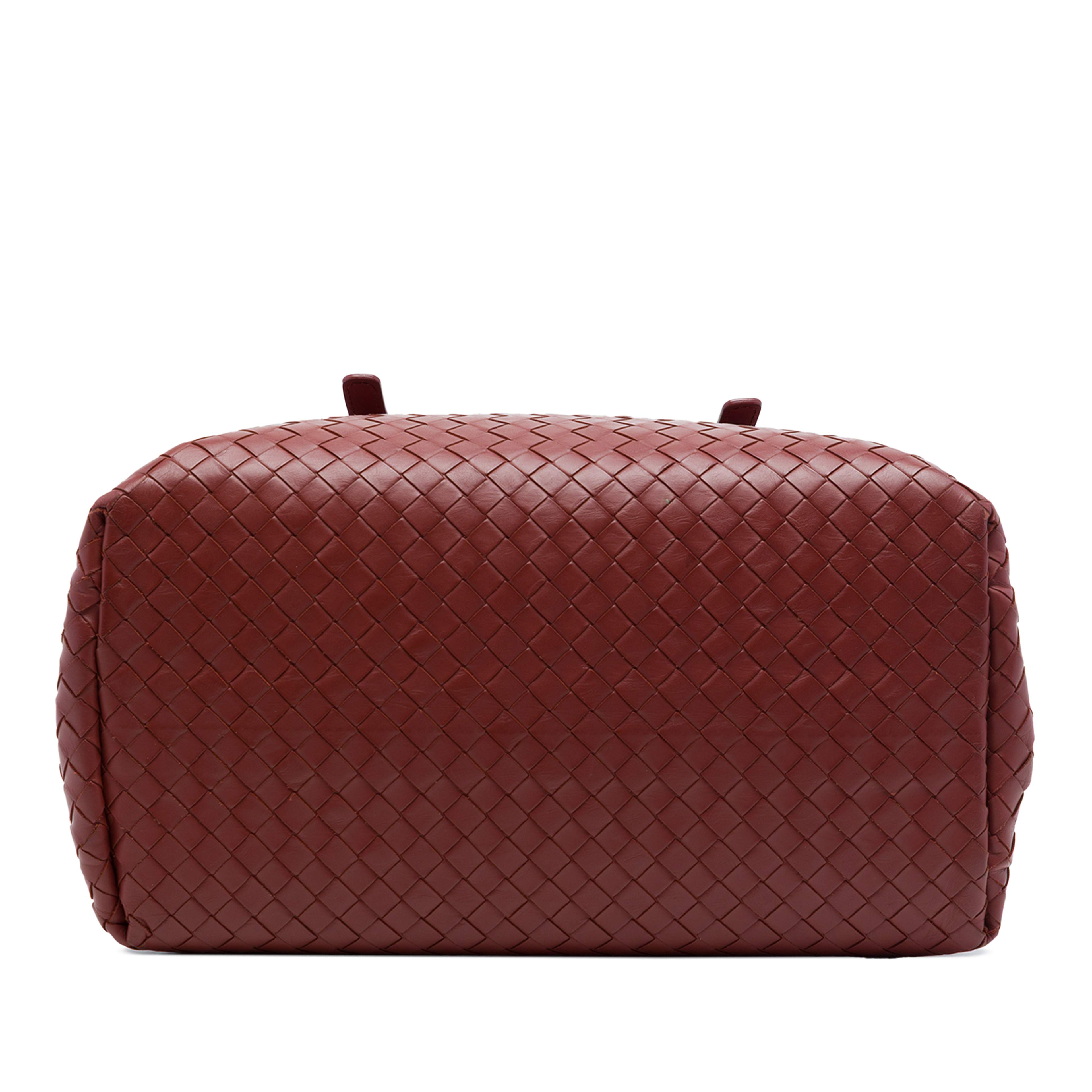 Bottega Veneta Small Nappa Intrecciato Roma Satchel, från Luxclusif, i färgen röd. Klicka för att öppna bilden i stort format