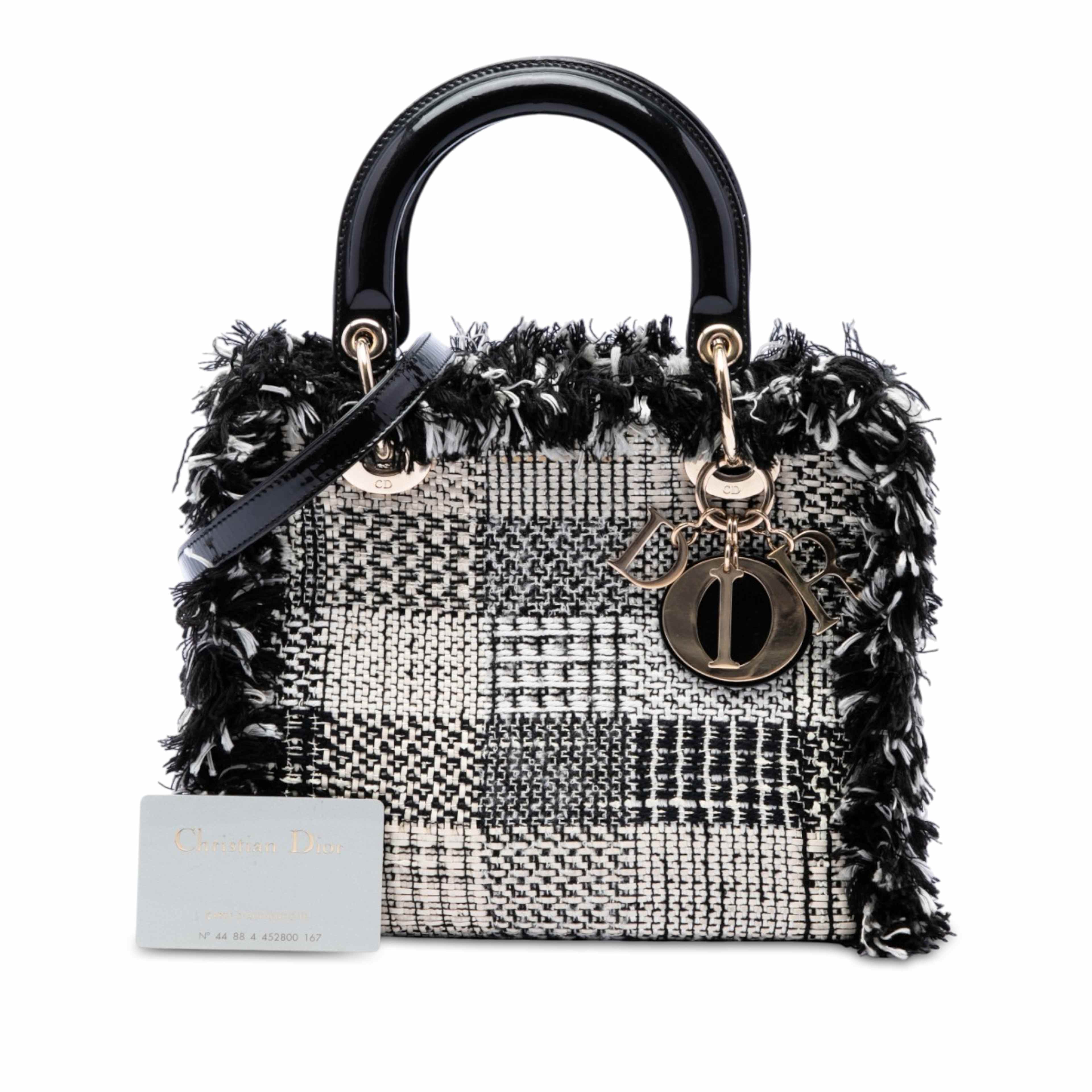 Dior Medium Tweed Fringe Lady Dior, från Luxclusif, i färgen svart. Klicka för att öppna bilden i stort format