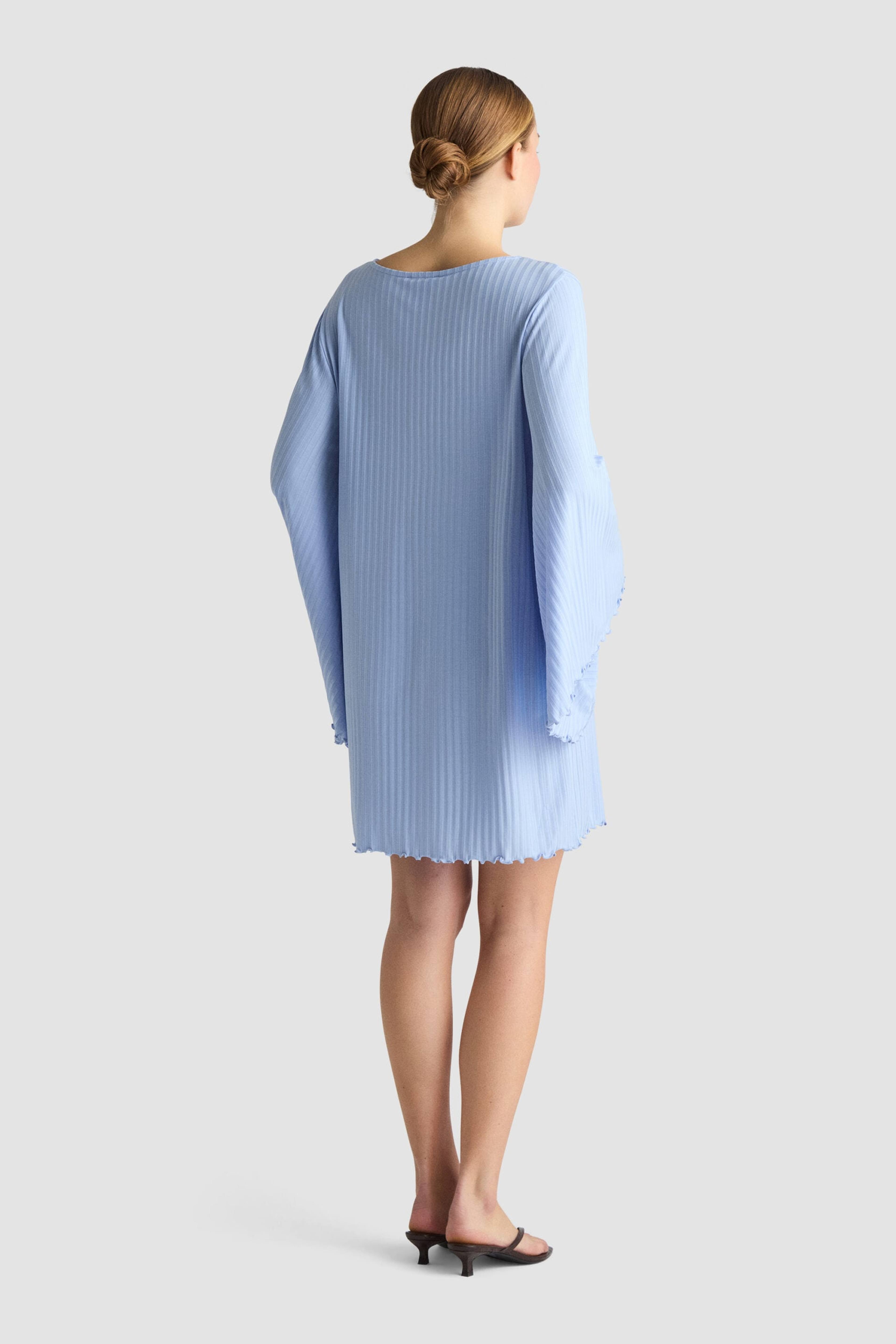 Pheobe Dress - Cloud, från Residus, i färgen blue. Klicka för att öppna bilden i stort format