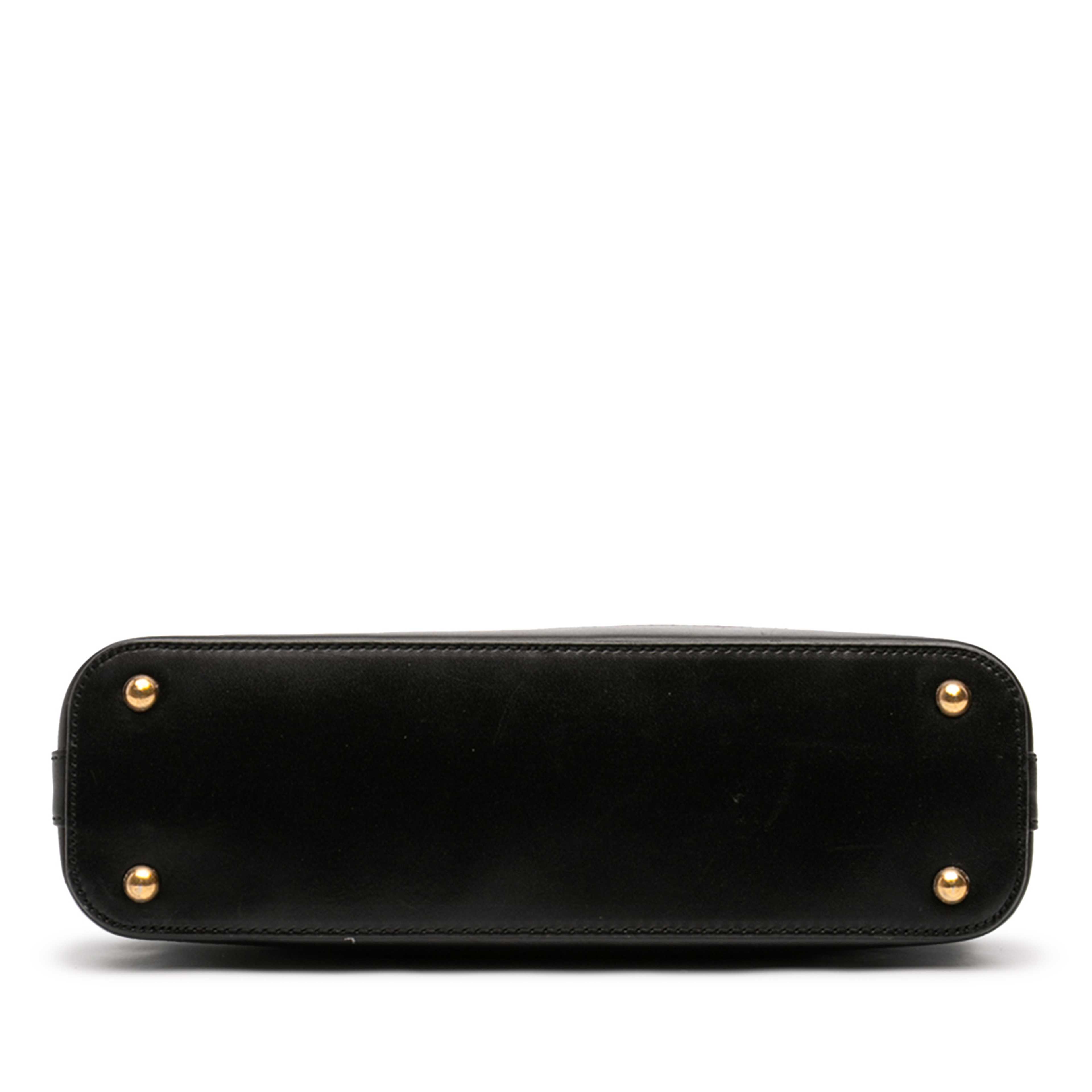 Celine C Macadam Canvas Shoulder Bag, från Luxclusif, i färgen black. Klicka för att öppna bilden i stort format