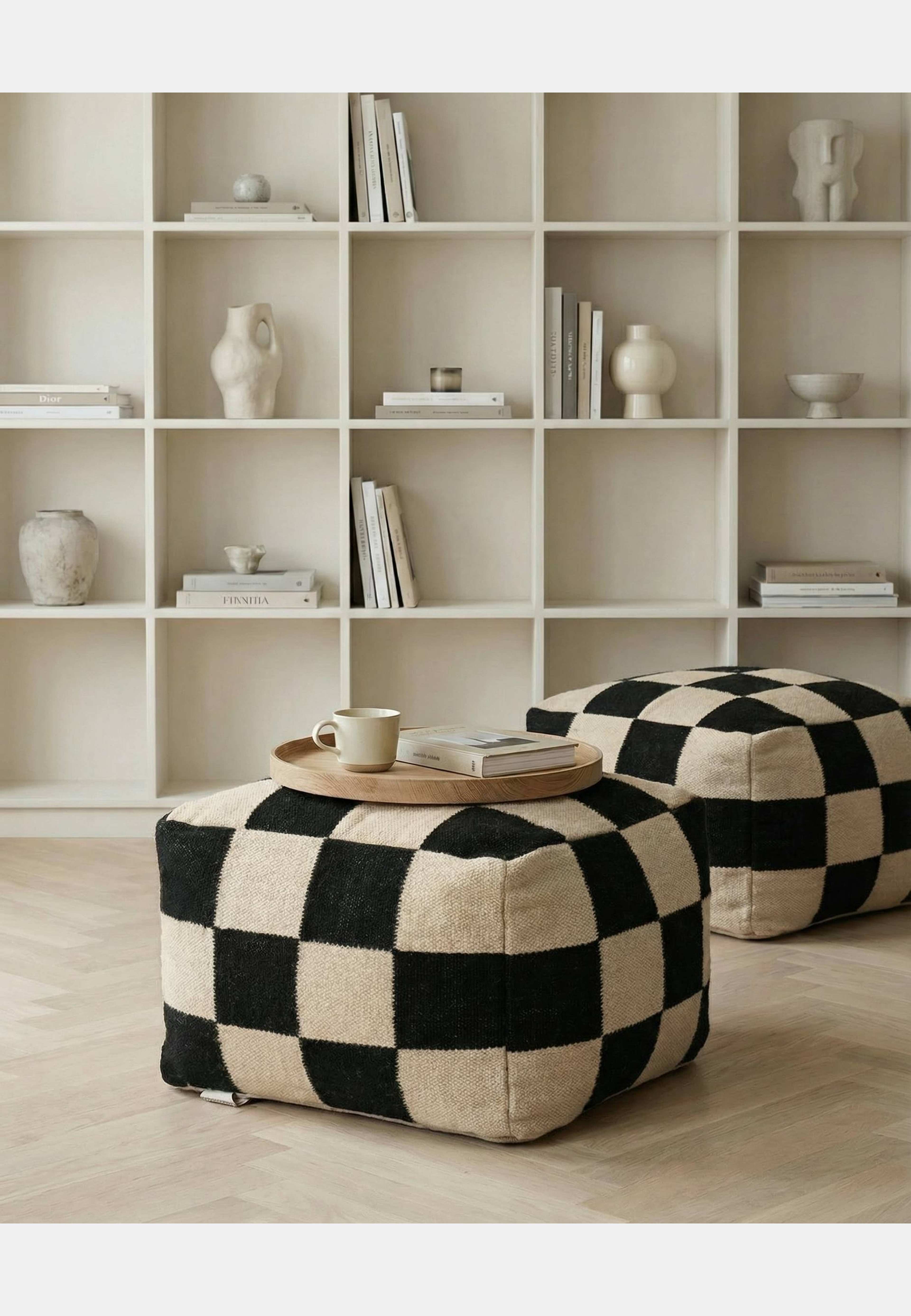 Puff Square, från Classic Collection, i färgen svart/natur. Klicka för att öppna bilden i stort format