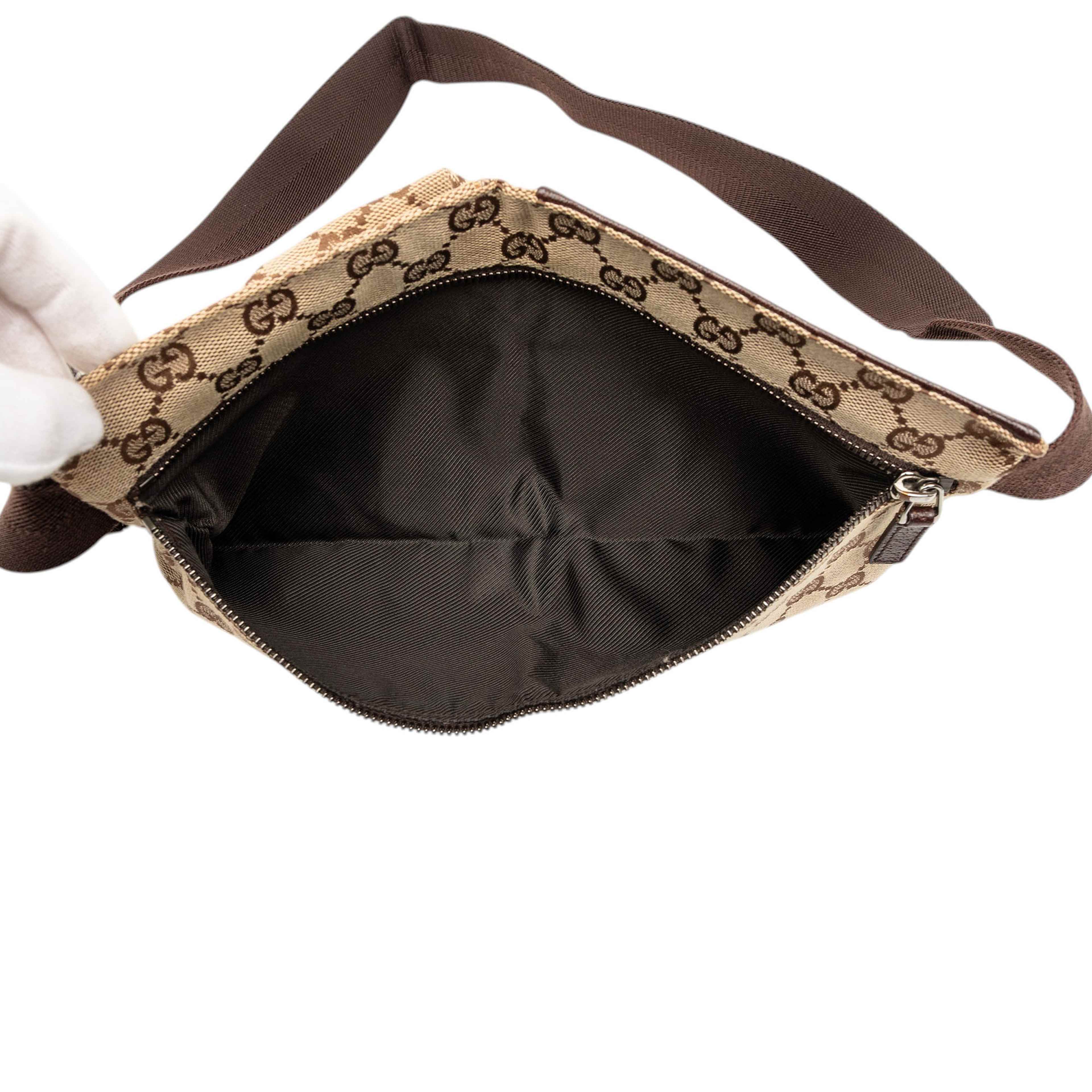Gucci Gg Canvas Double Pocket Belt Bag, från Luxclusif, i färgen beige. Klicka för att öppna bilden i stort format