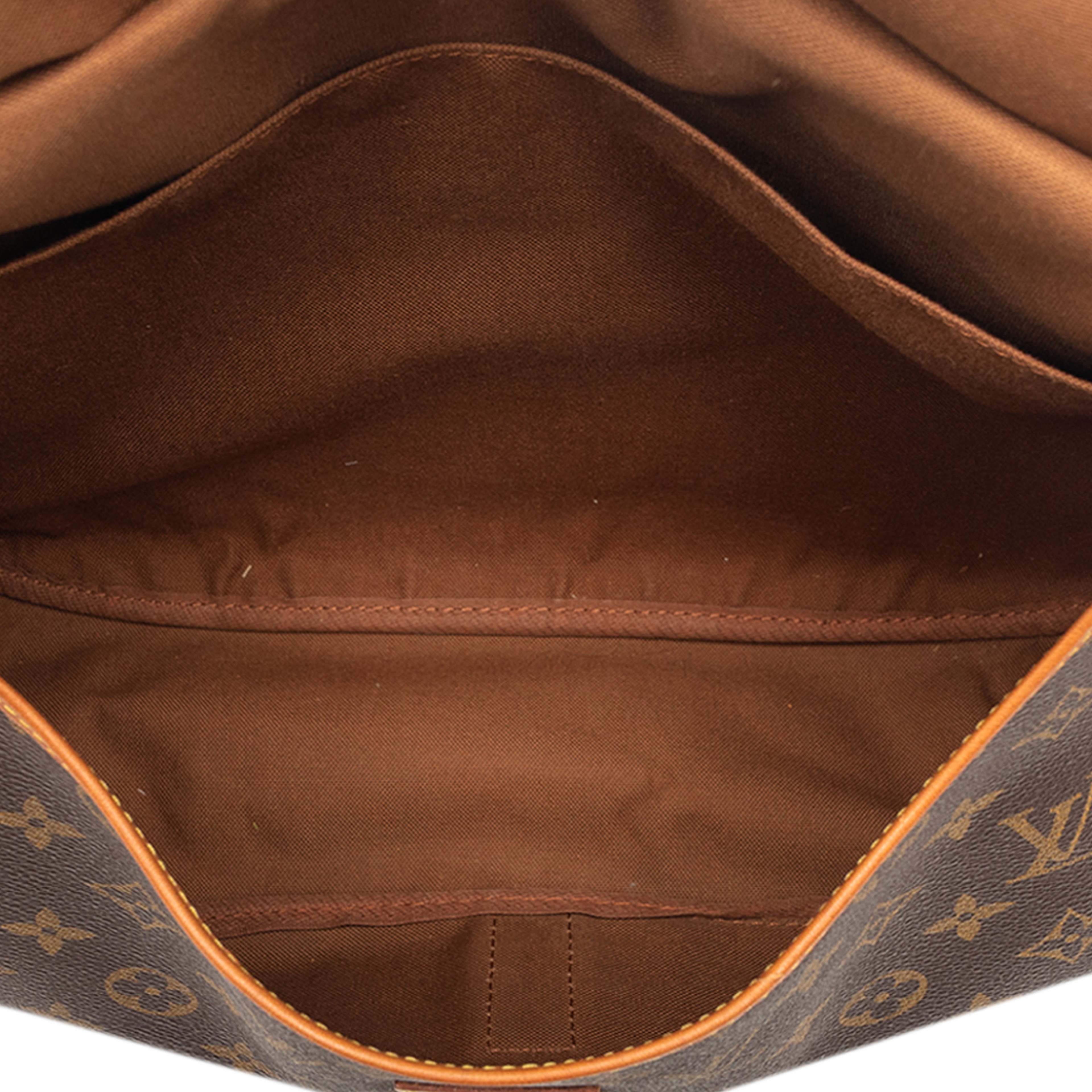 Louis Vuitton Monogram Saumur 35, från Luxclusif, i färgen brown. Klicka för att öppna bilden i stort format