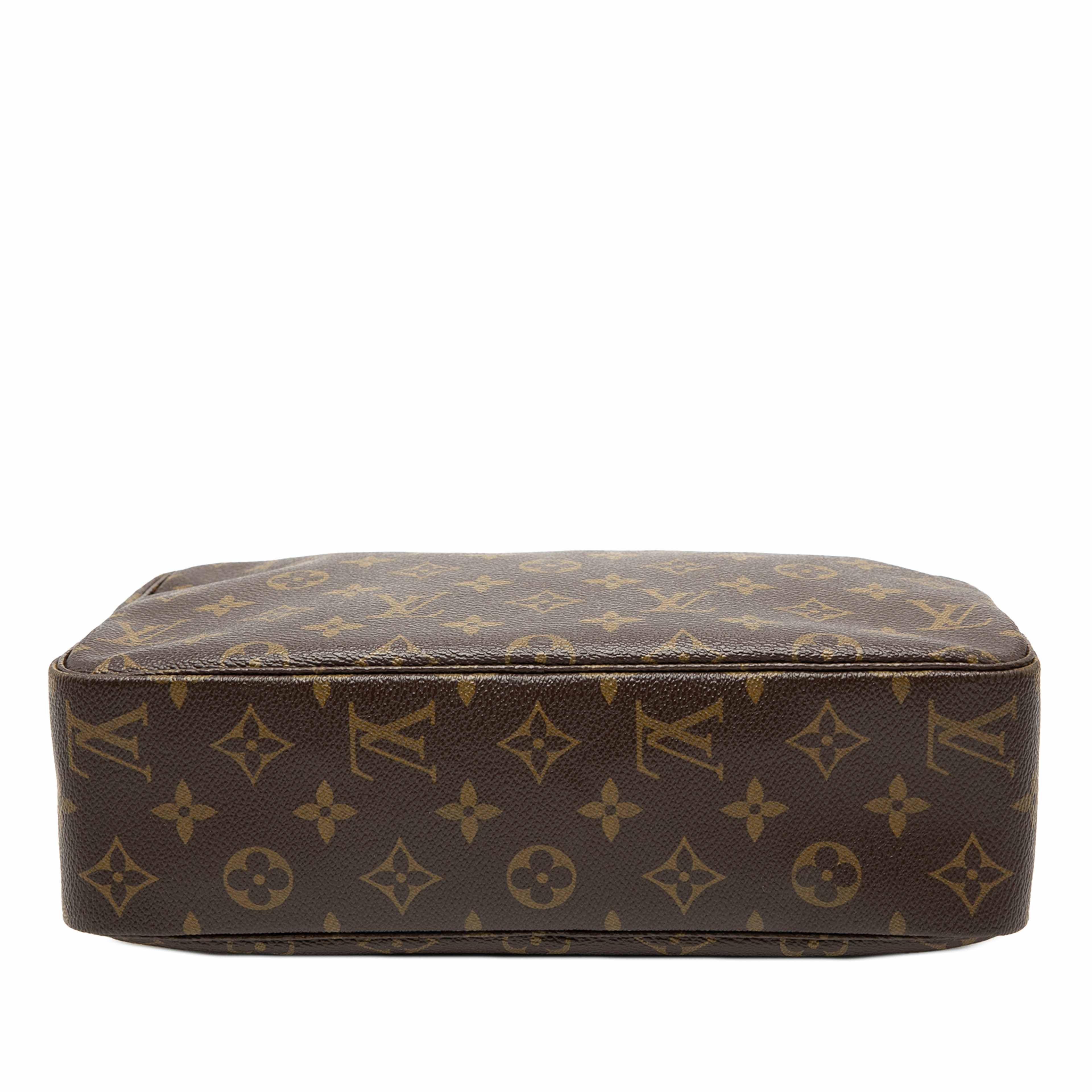 Louis Vuitton Monogram Trousse Toilette 28, från Luxclusif, i färgen brown. Klicka för att öppna bilden i stort format