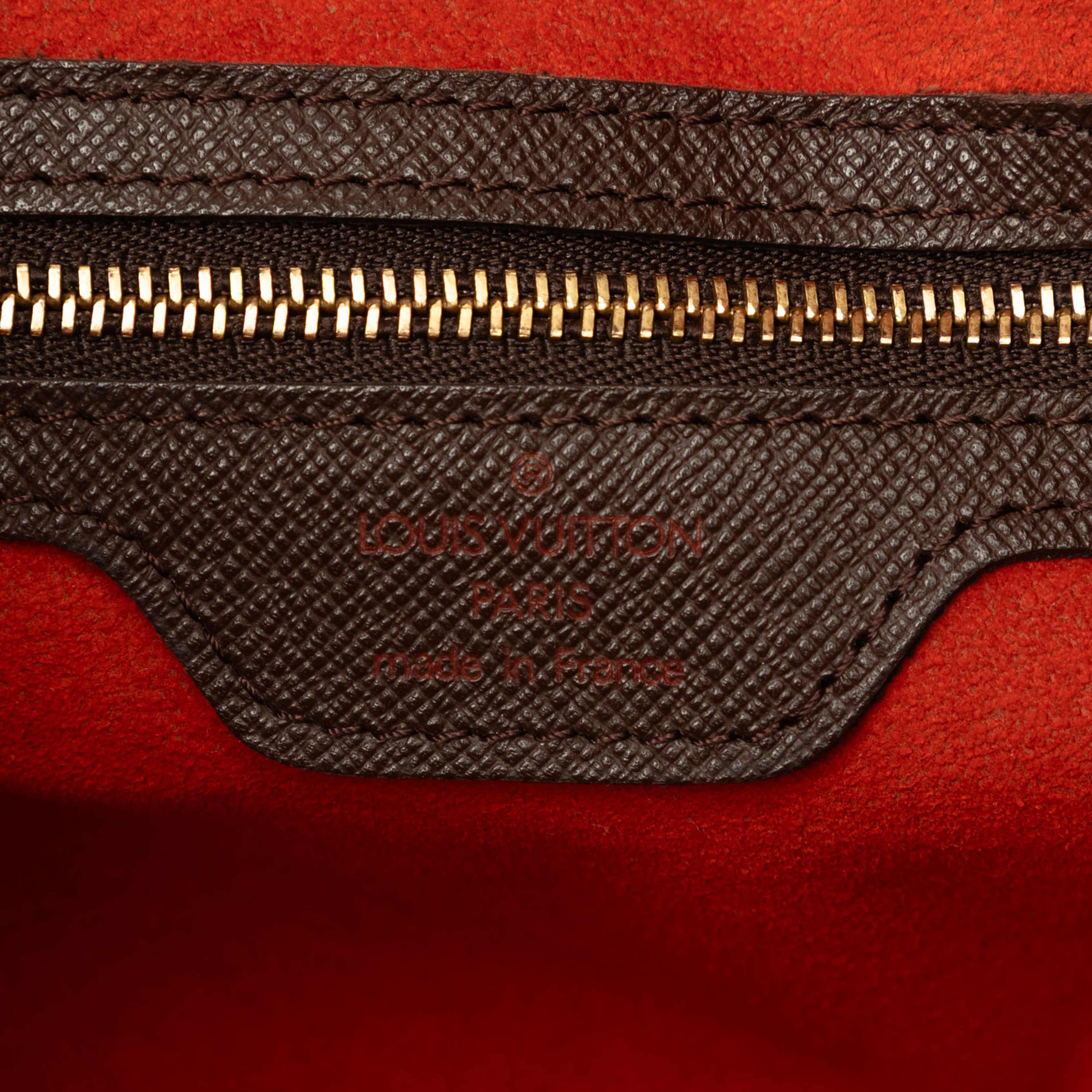 Louis Vuitton Damier Ebene Brera, från Luxclusif, i färgen brun. Klicka för att öppna bilden i stort format