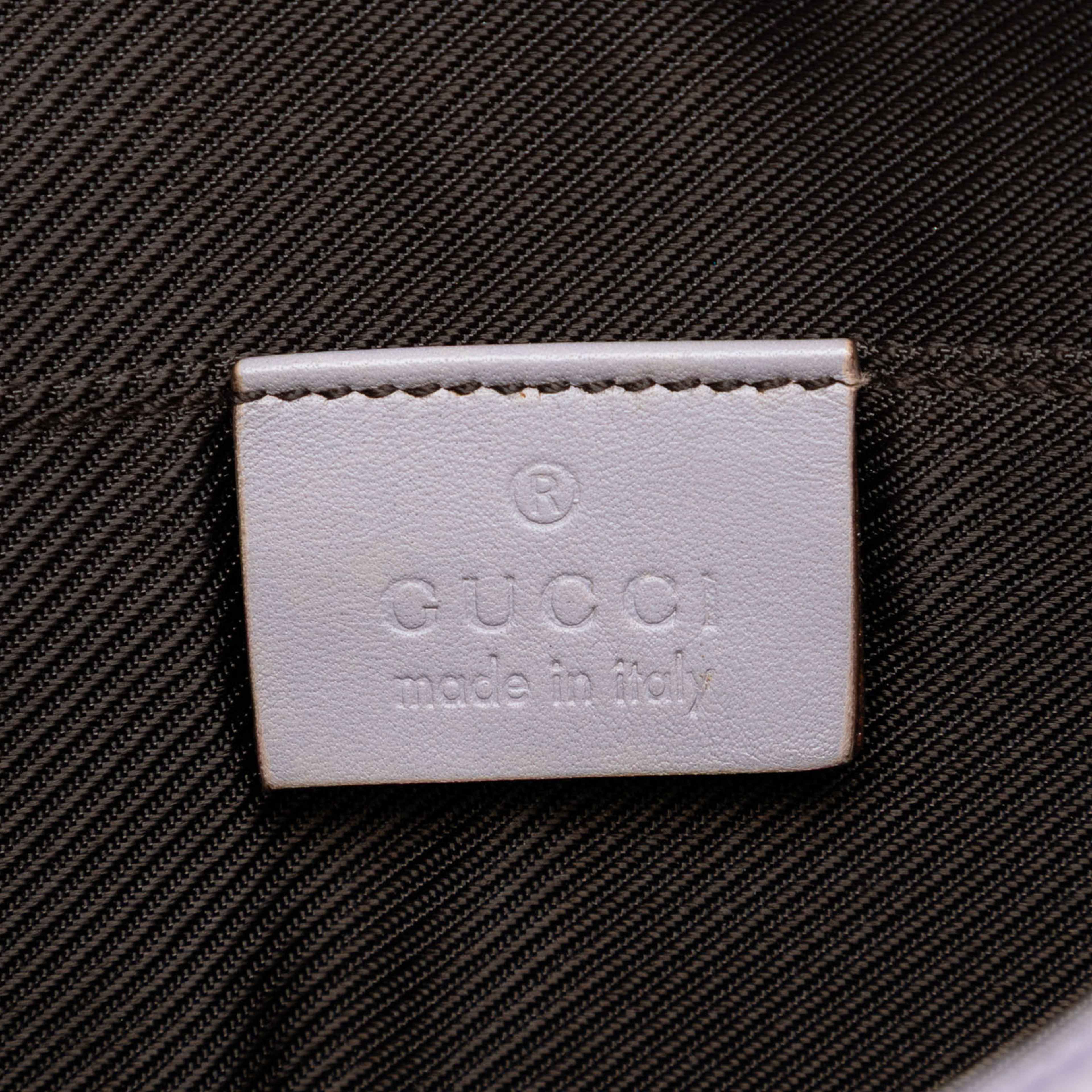 Gucci Gg Canvas Shoulder Bag, från Luxclusif, i färgen light purple. Klicka för att öppna bilden i stort format