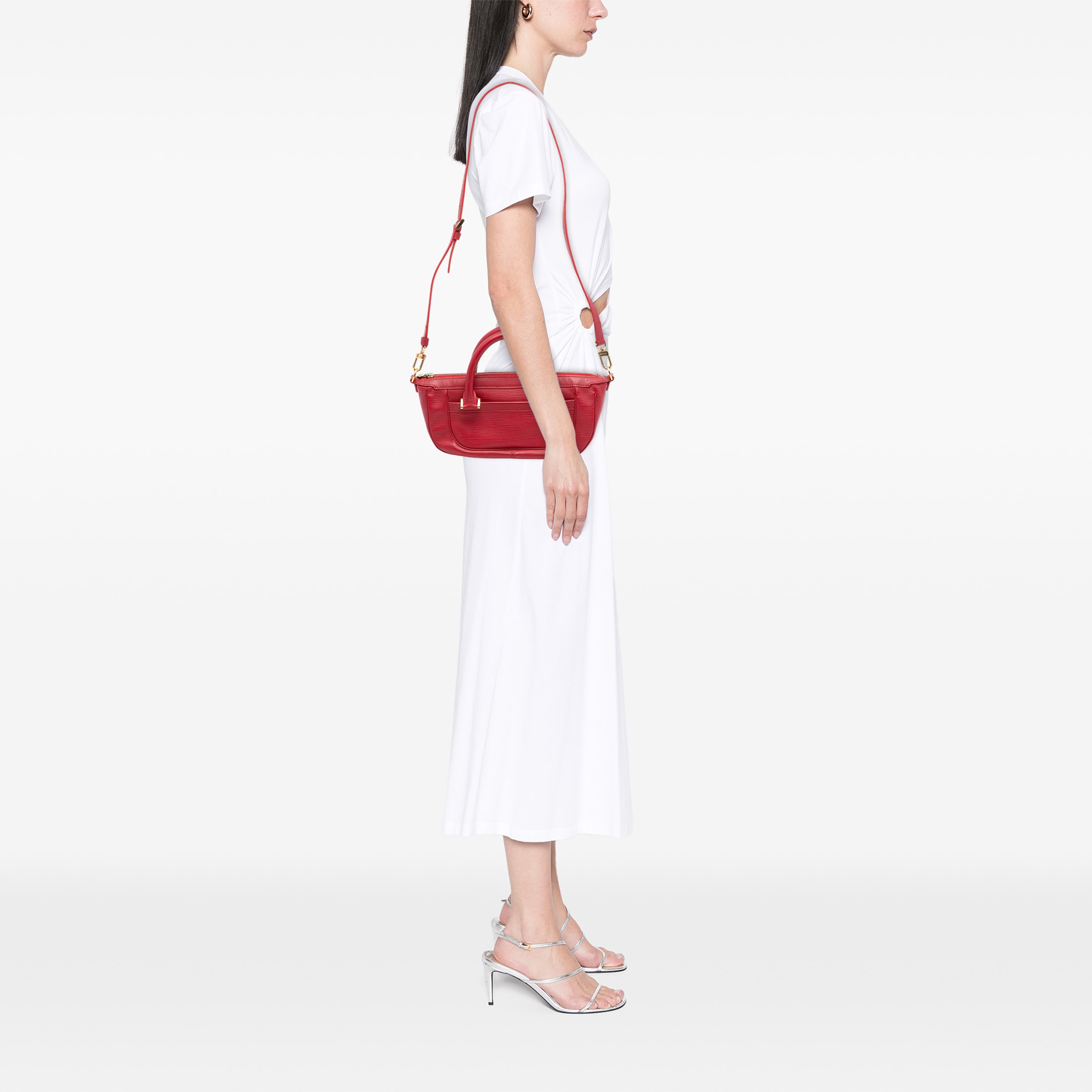Louis Vuitton Epi Dhanura Pm, från Luxclusif, i färgen röd. Klicka för att öppna bilden i stort format