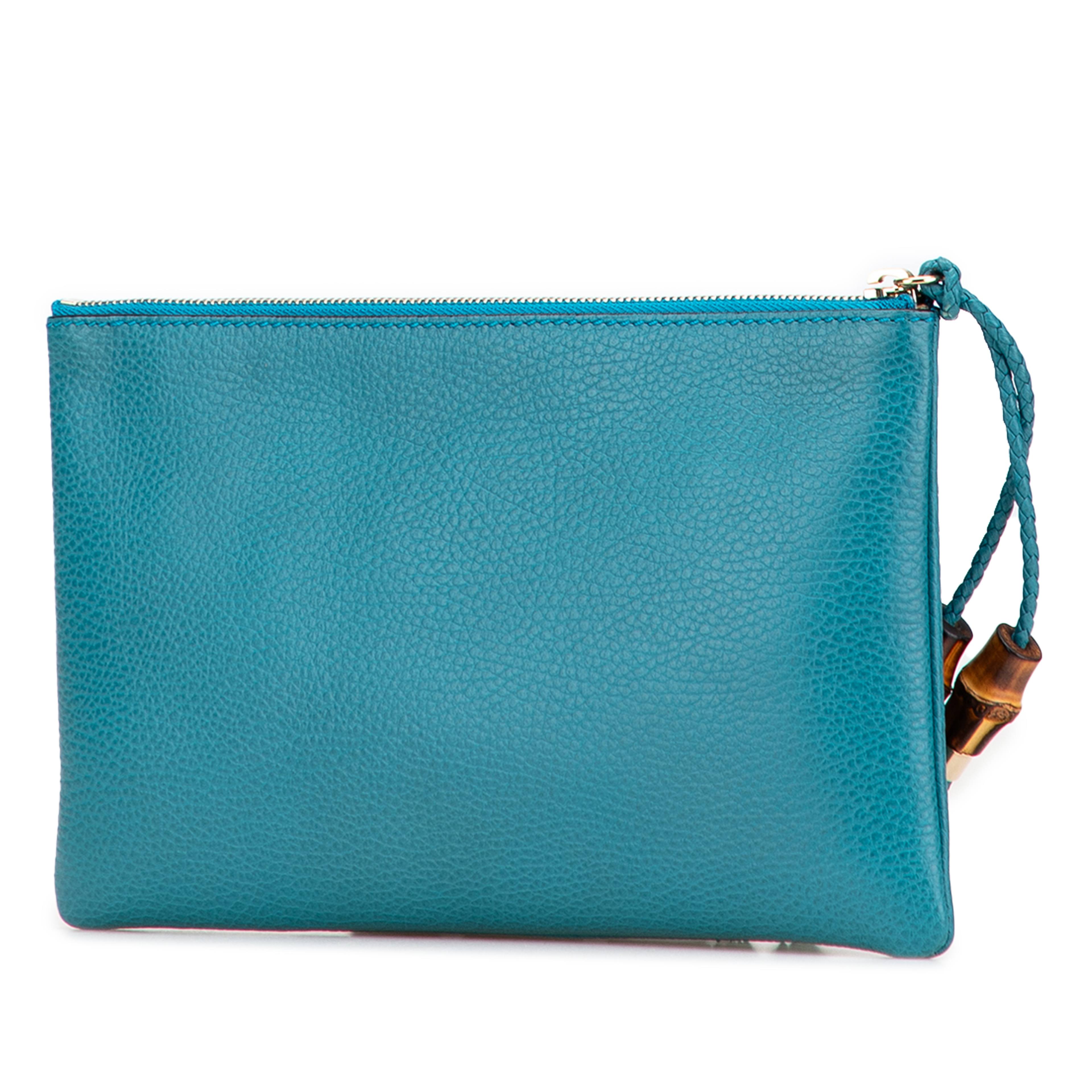 Gucci Calfskin Bamboo Clutch, från Luxclusif, i färgen blue. Klicka för att öppna bilden i stort format