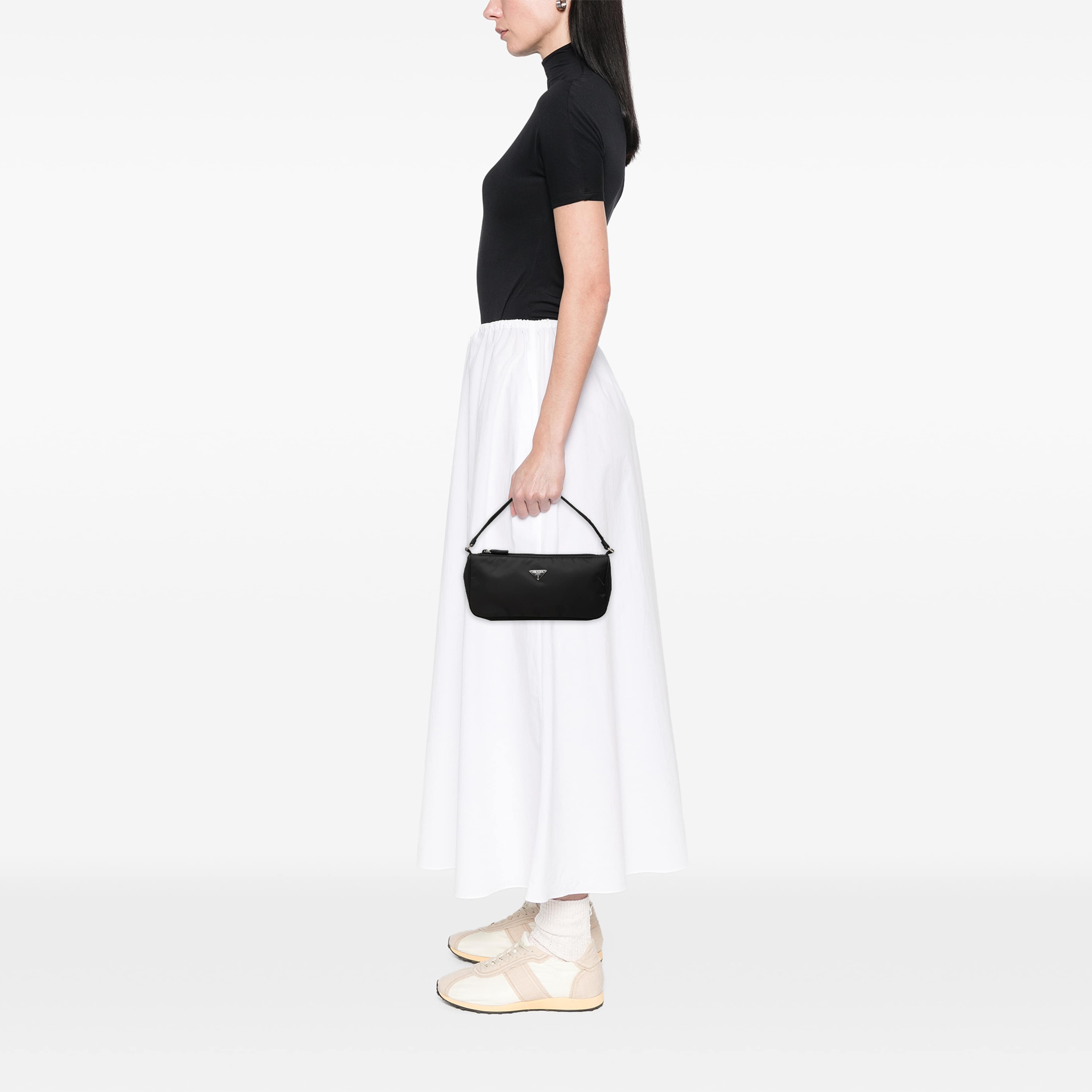 Prada Tessuto Pochette, från Luxclusif, i färgen svart. Klicka för att öppna bilden i stort format