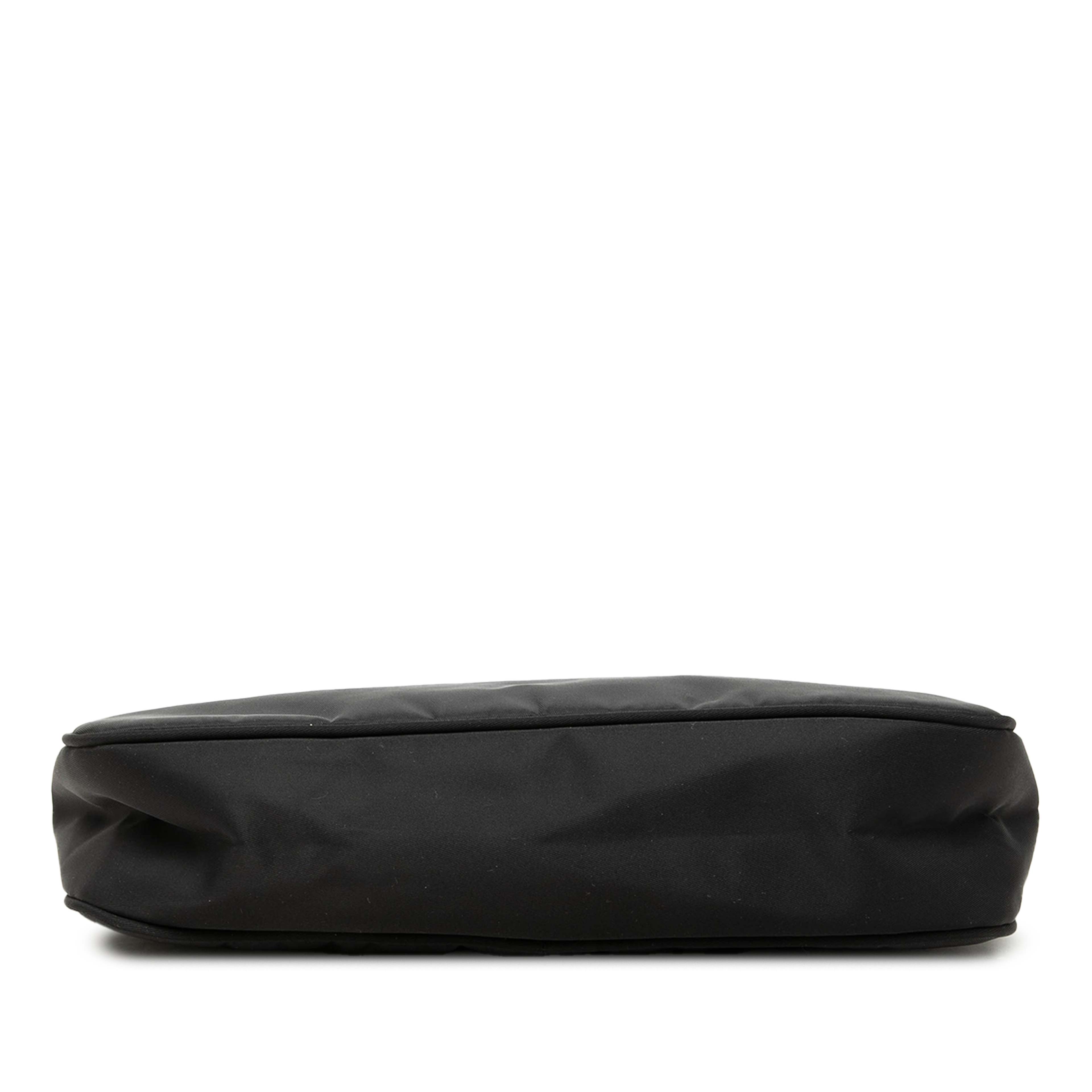 Prada Tessuto Pochette, från Luxclusif, i färgen svart. Klicka för att öppna bilden i stort format