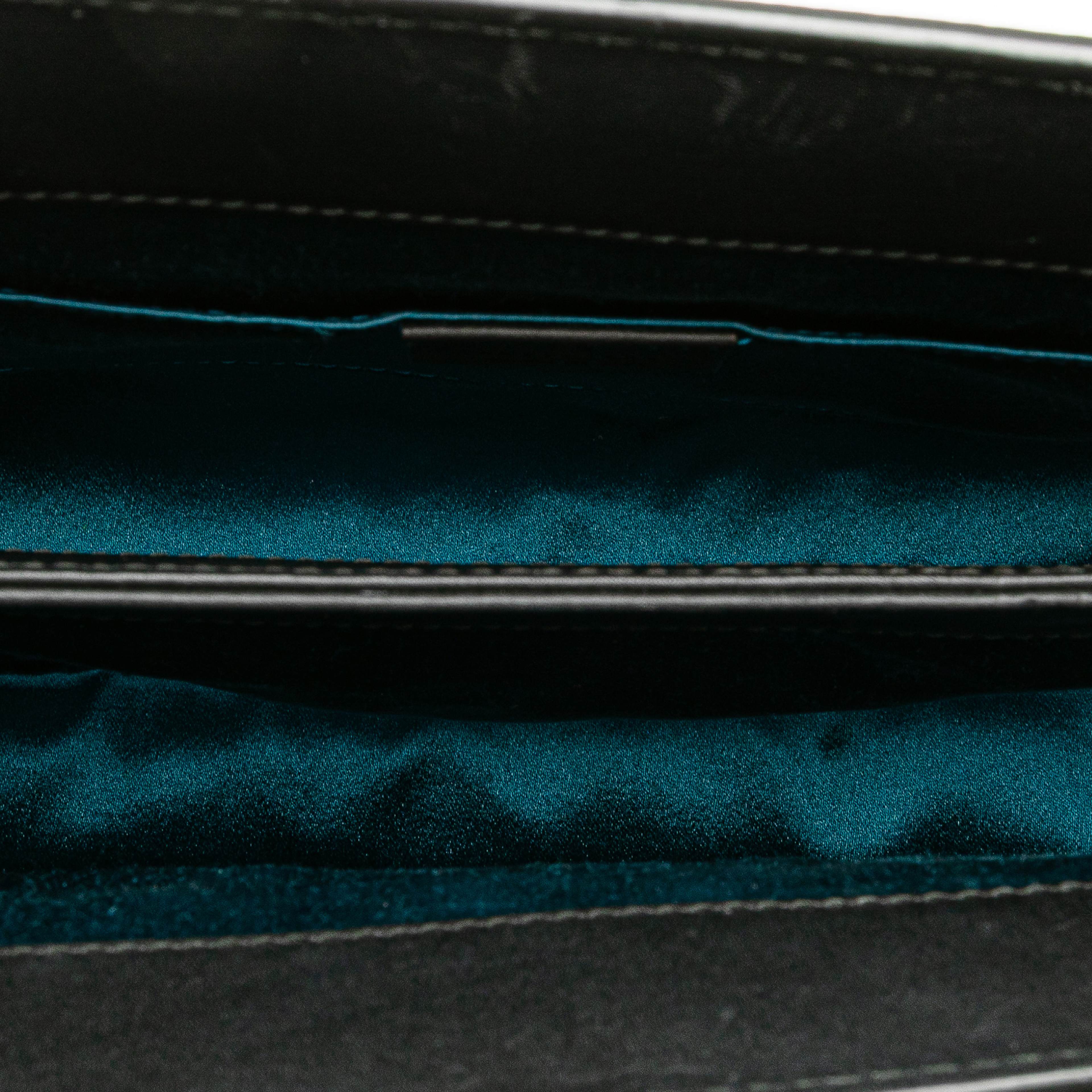 Gucci Small Suede Ophidia Chain Crossbody, från Luxclusif, i färgen green. Klicka för att öppna bilden i stort format