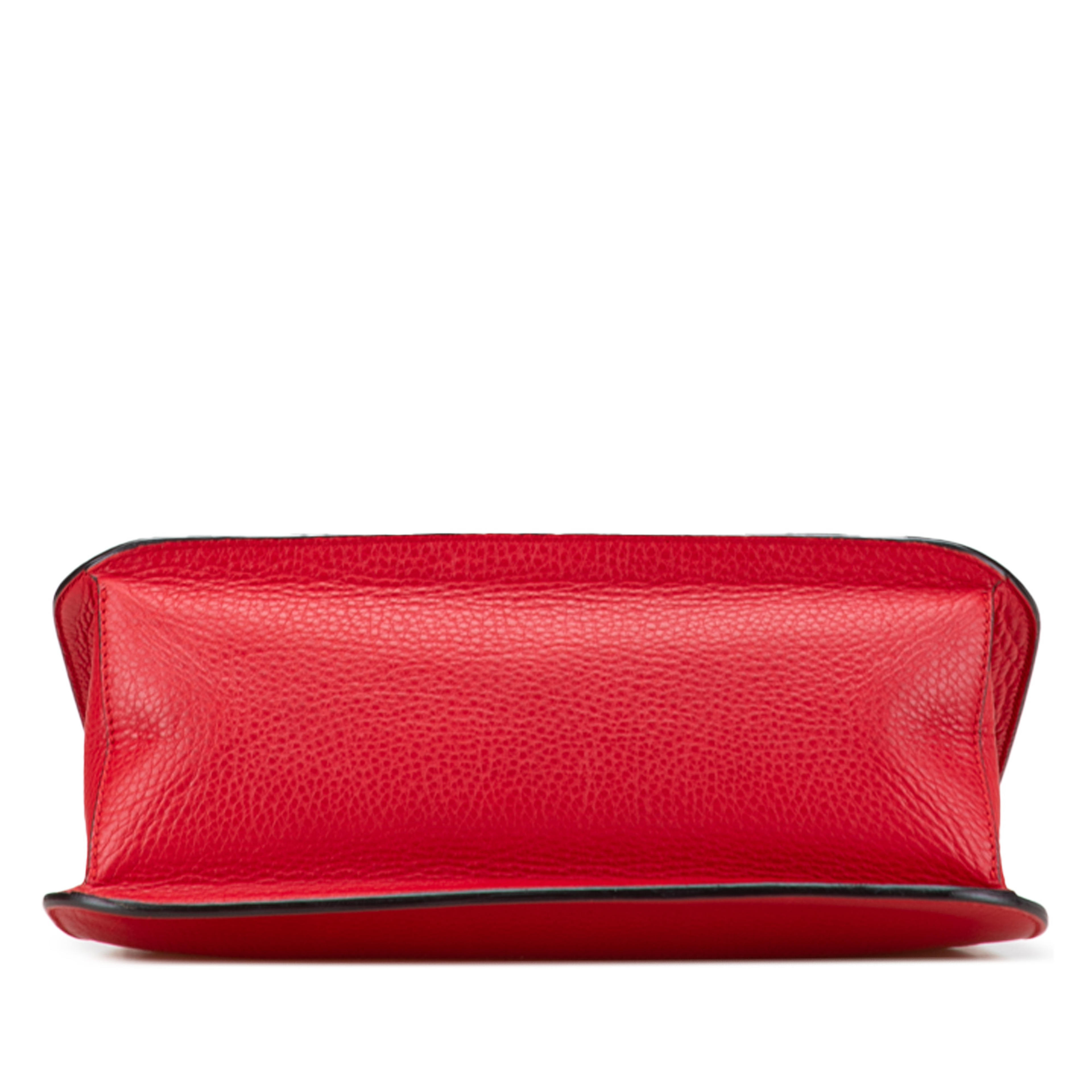 Gucci Medium Leather Bamboo Daily Crossbody, från Luxclusif, i färgen red. Klicka för att öppna bilden i stort format