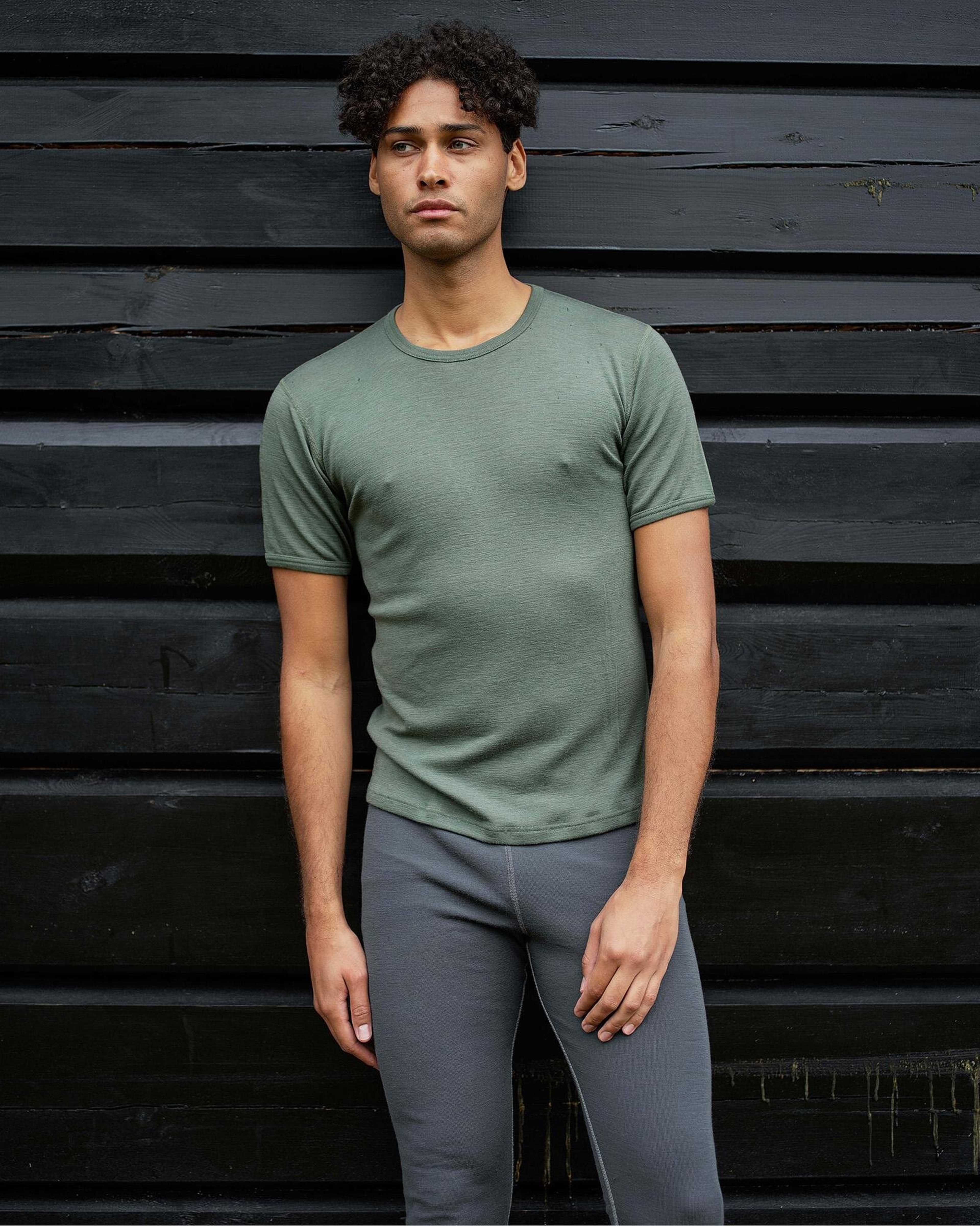 Undertröja | T-shirt | 100% Merinoull | Marinblå, från Dovre, i färgen green. Klicka för att öppna bilden i stort format