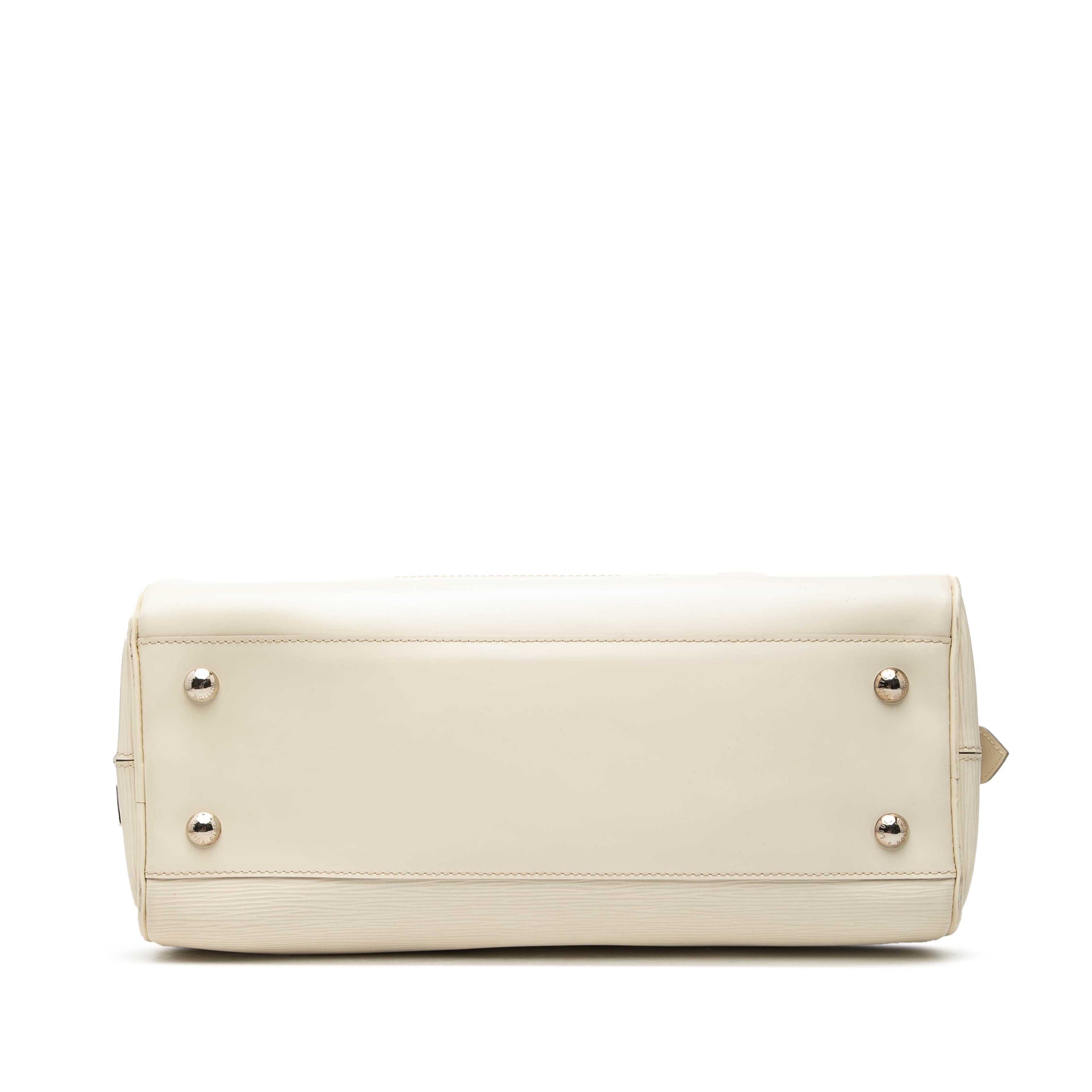 Louis Vuitton Epi Bowling Montaigne Gm, från Luxclusif, i färgen ivory. Klicka för att öppna bilden i stort format