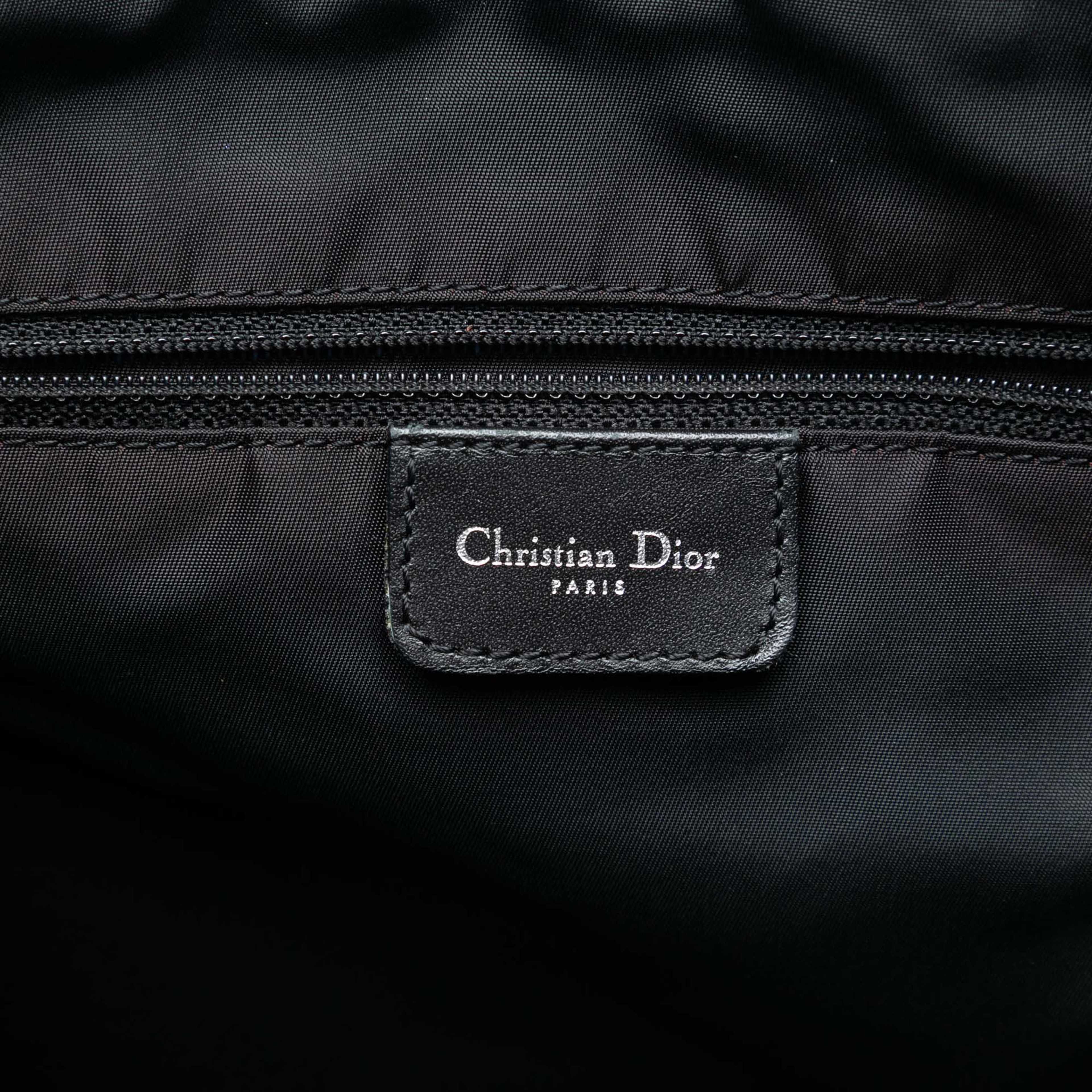 Dior Diorissimo Trotter Canvas Crossbody, från Luxclusif, i färgen navy. Klicka för att öppna bilden i stort format