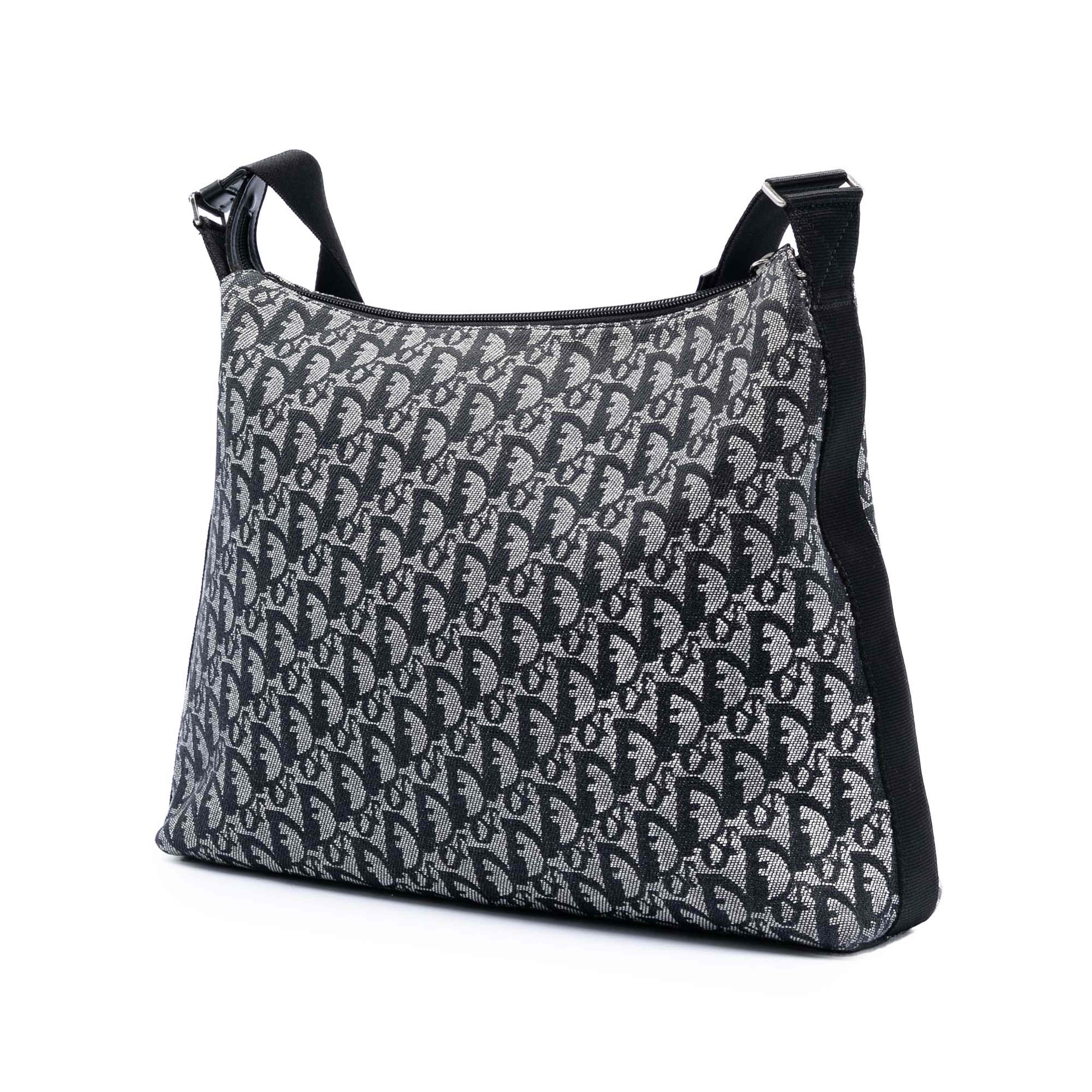 Dior Diorissimo Trotter Canvas Crossbody, från Luxclusif, i färgen navy. Klicka för att öppna bilden i stort format