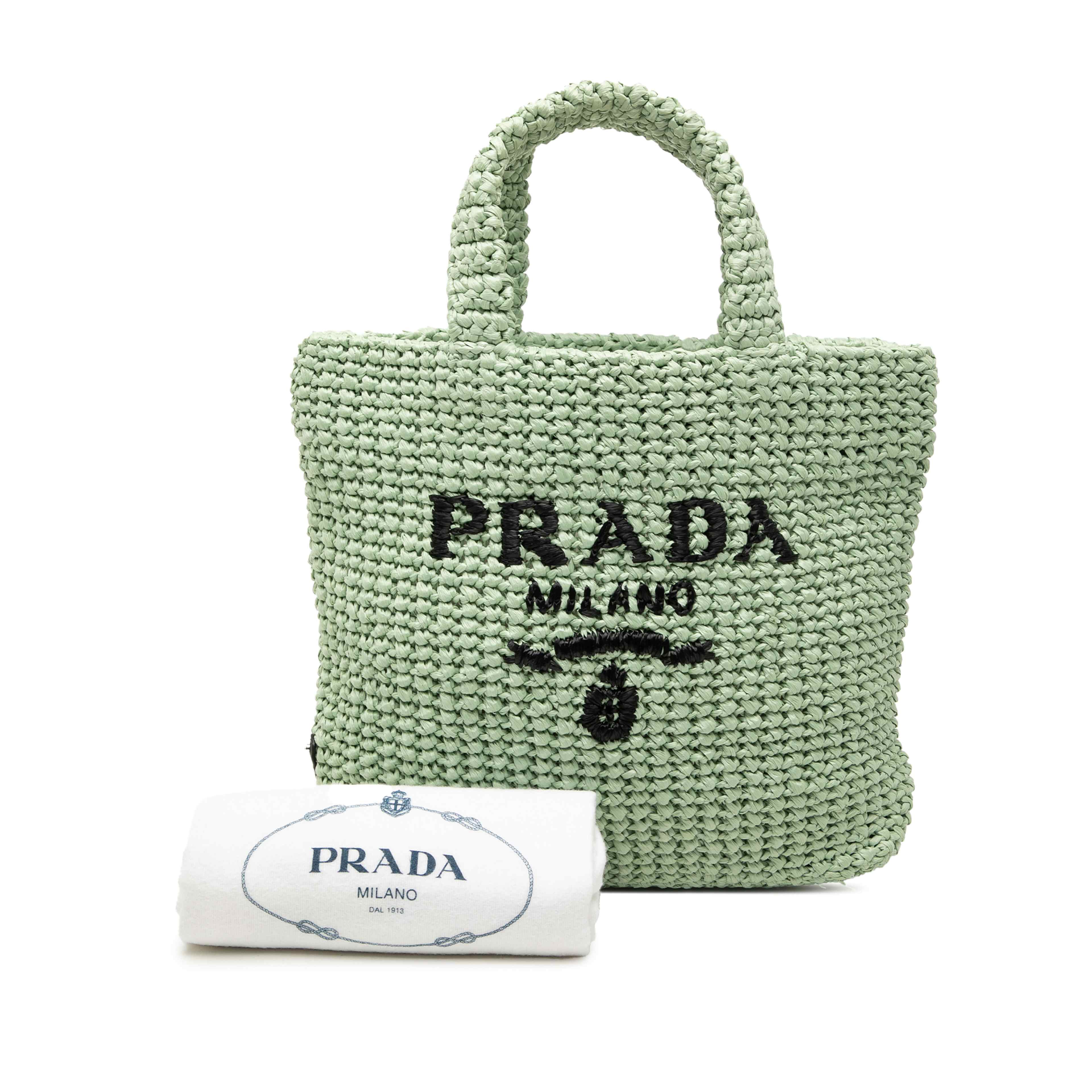 Prada Small Raffia Effect Crochet Embroidered Logo Tote, från Luxclusif, i färgen grön. Klicka för att öppna bilden i stort format