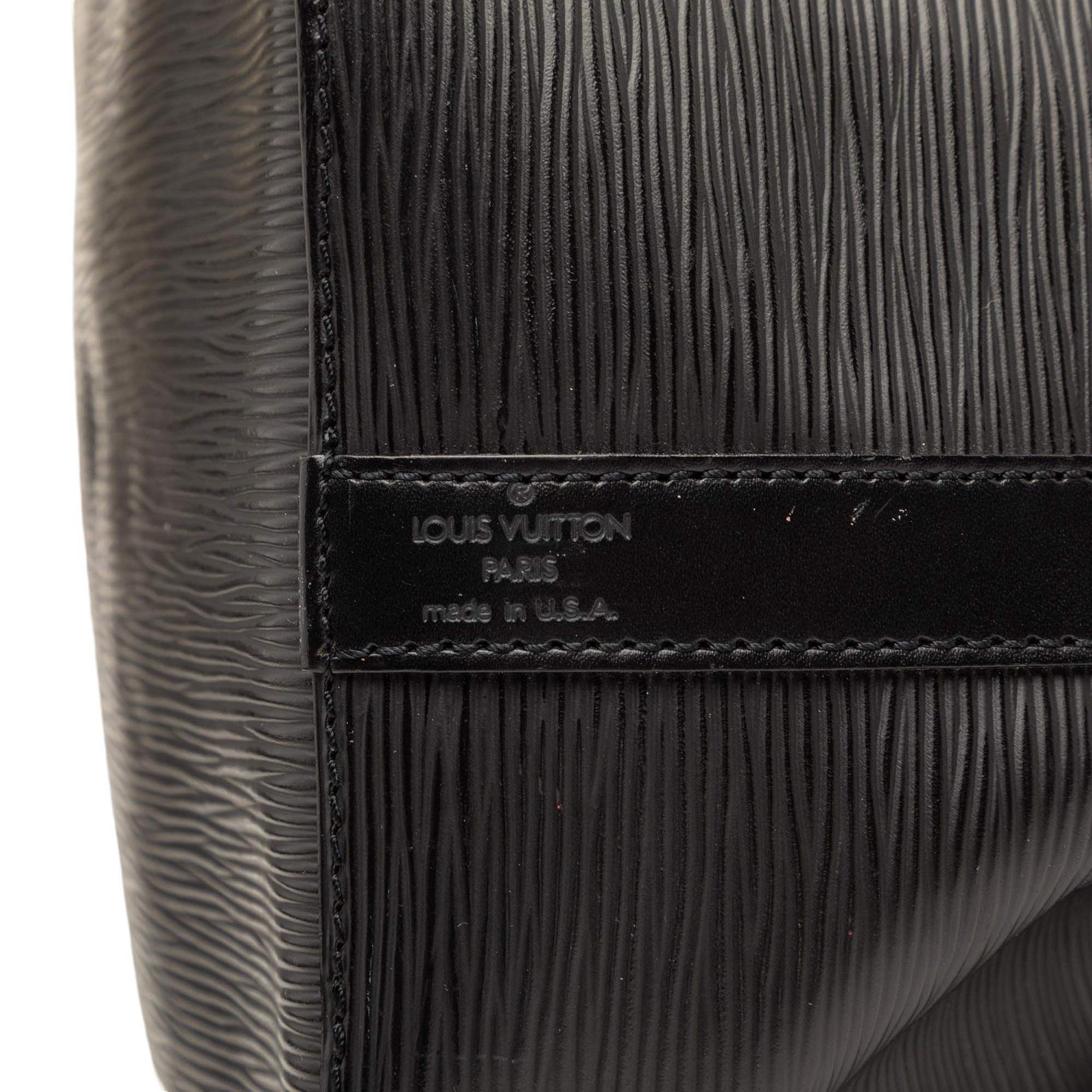 Louis Vuitton Epi Petit Noe, från Luxclusif, i färgen black. Klicka för att öppna bilden i stort format