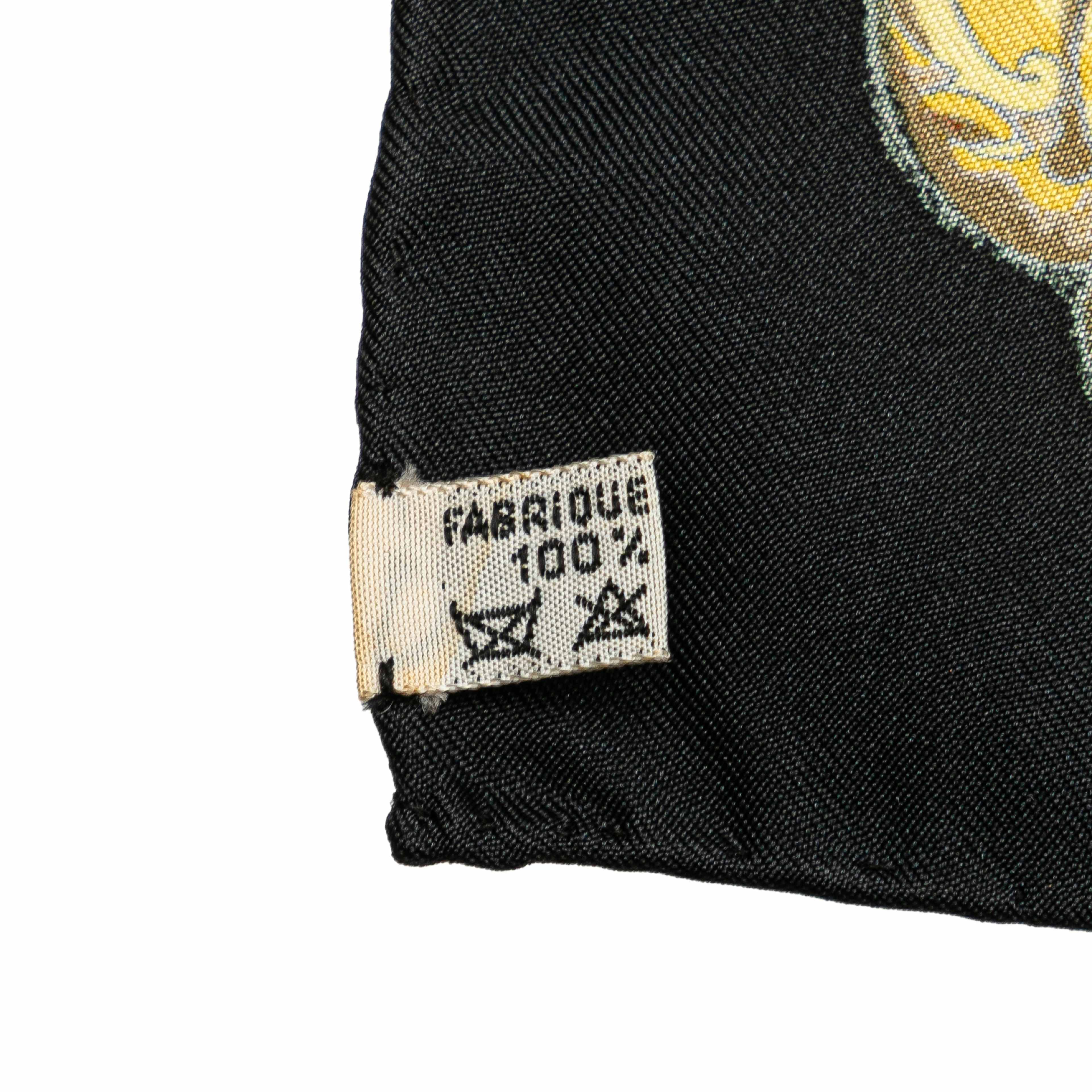 Hermès Les Cles Silk Scarf, från Luxclusif, i färgen white. Klicka för att öppna bilden i stort format