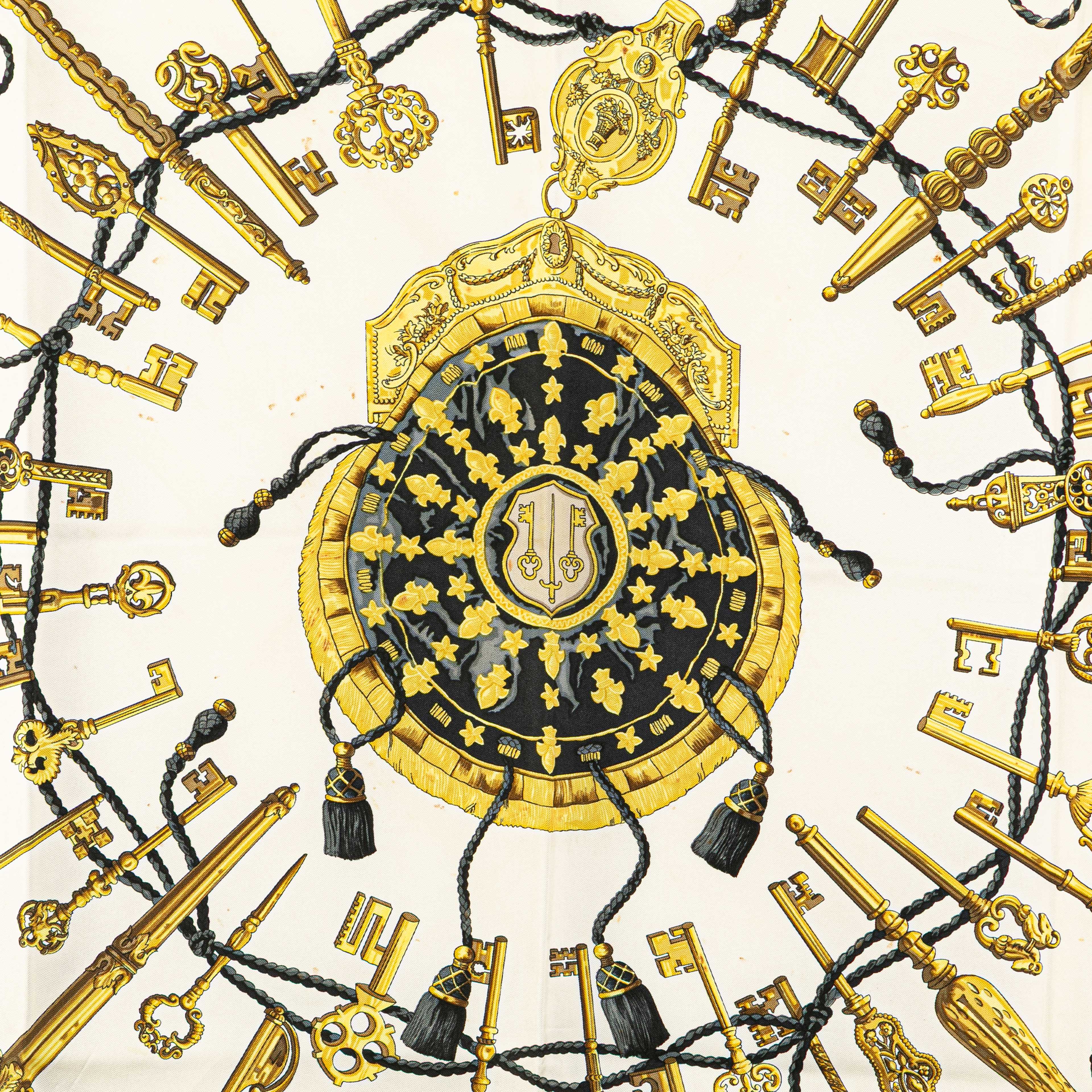 Hermès Les Cles Silk Scarf, från Luxclusif, i färgen white. Klicka för att öppna bilden i stort format