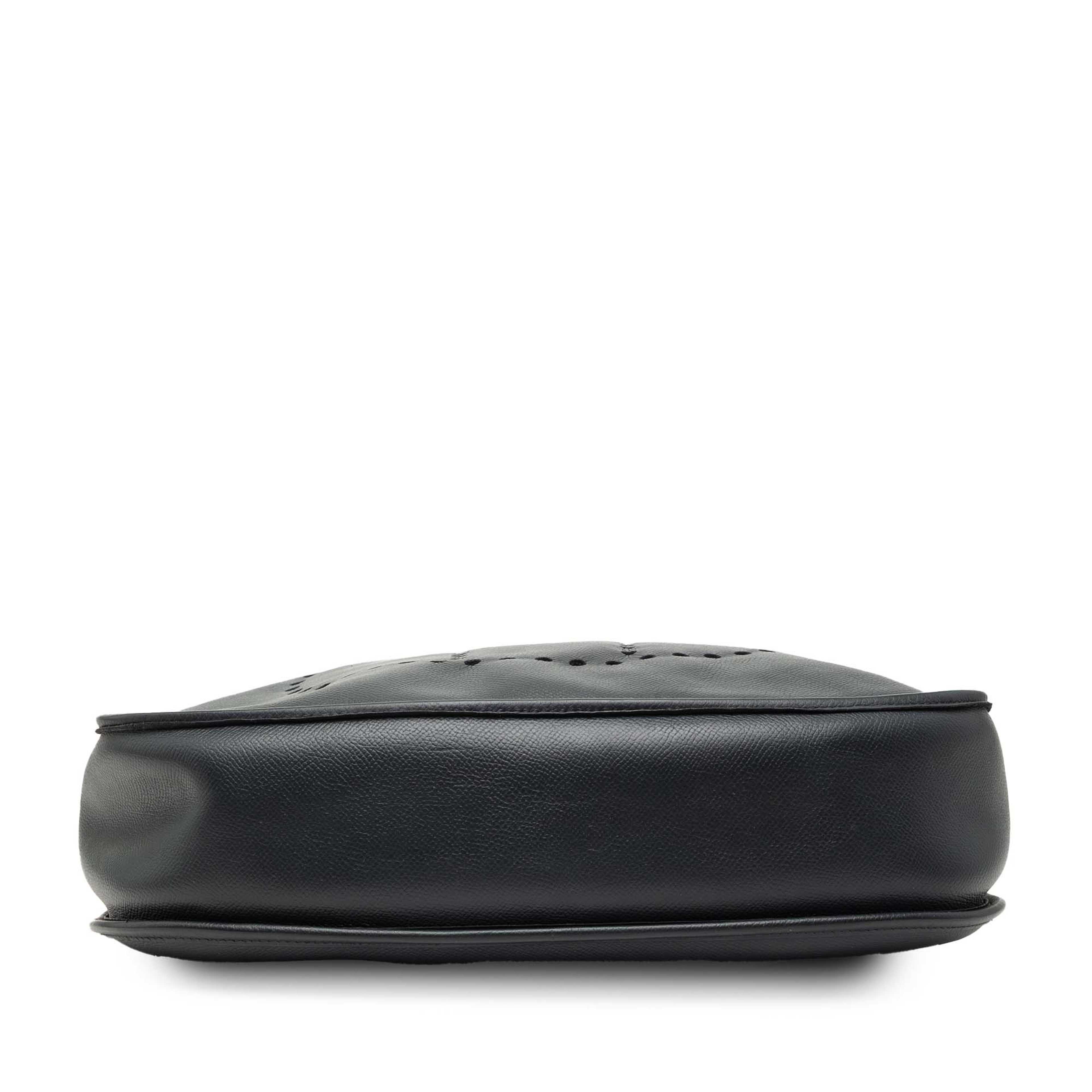 Hermès Epsom Evelyne Gm, från Luxclusif, i färgen black. Klicka för att öppna bilden i stort format