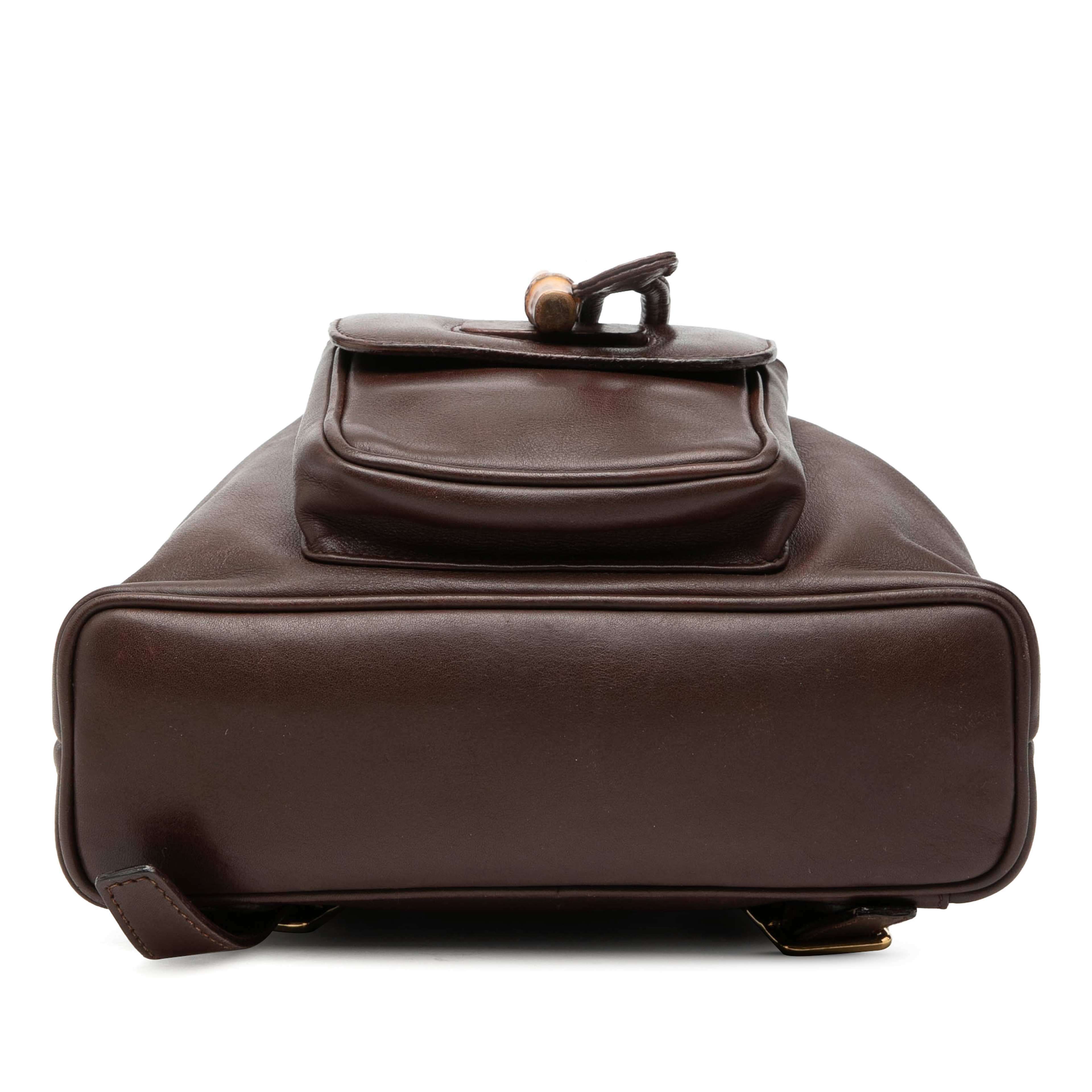 Gucci Calfskin Bamboo Drawstring Backpack, från Luxclusif, i färgen dark brown. Klicka för att öppna bilden i stort format