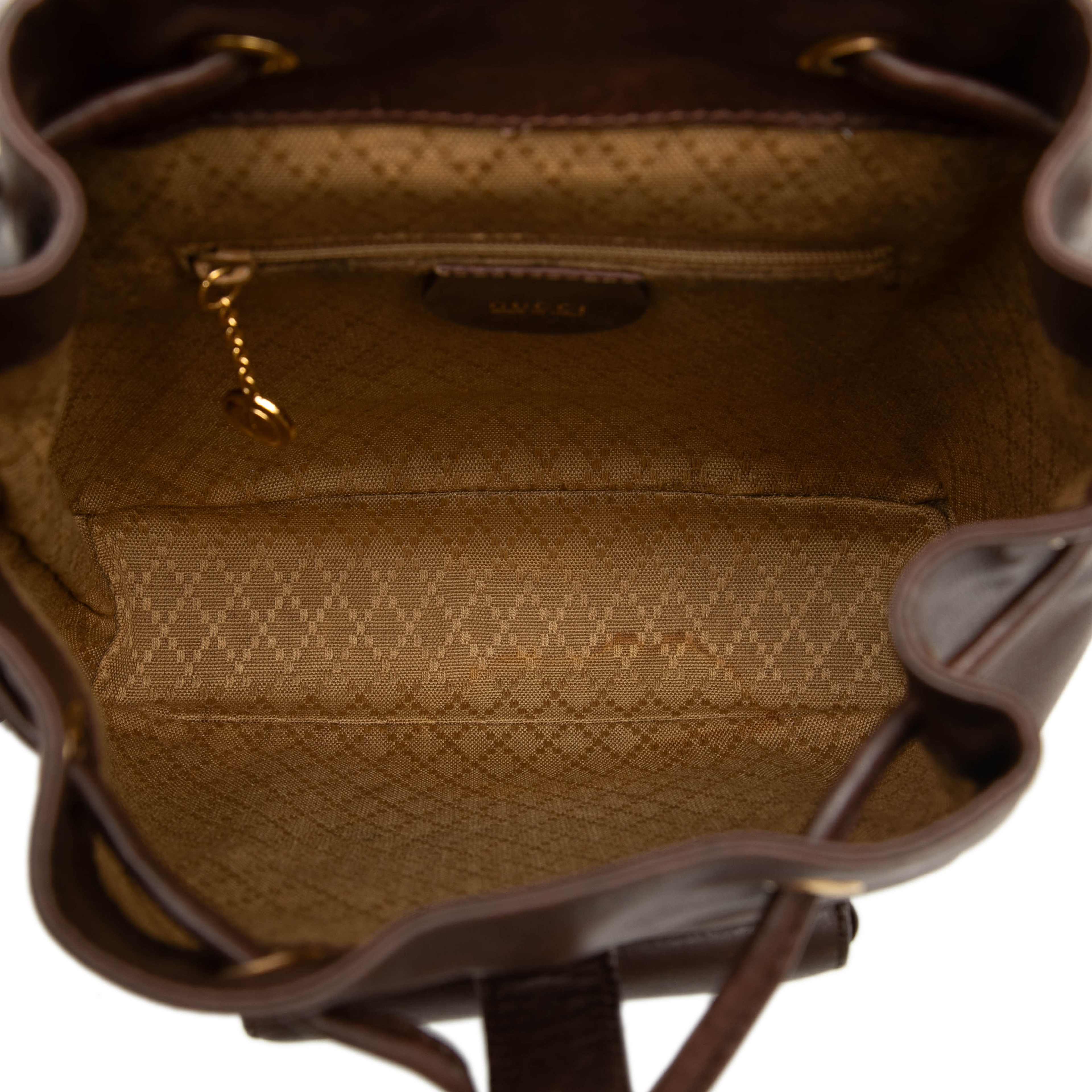 Gucci Calfskin Bamboo Drawstring Backpack, från Luxclusif, i färgen dark brown. Klicka för att öppna bilden i stort format