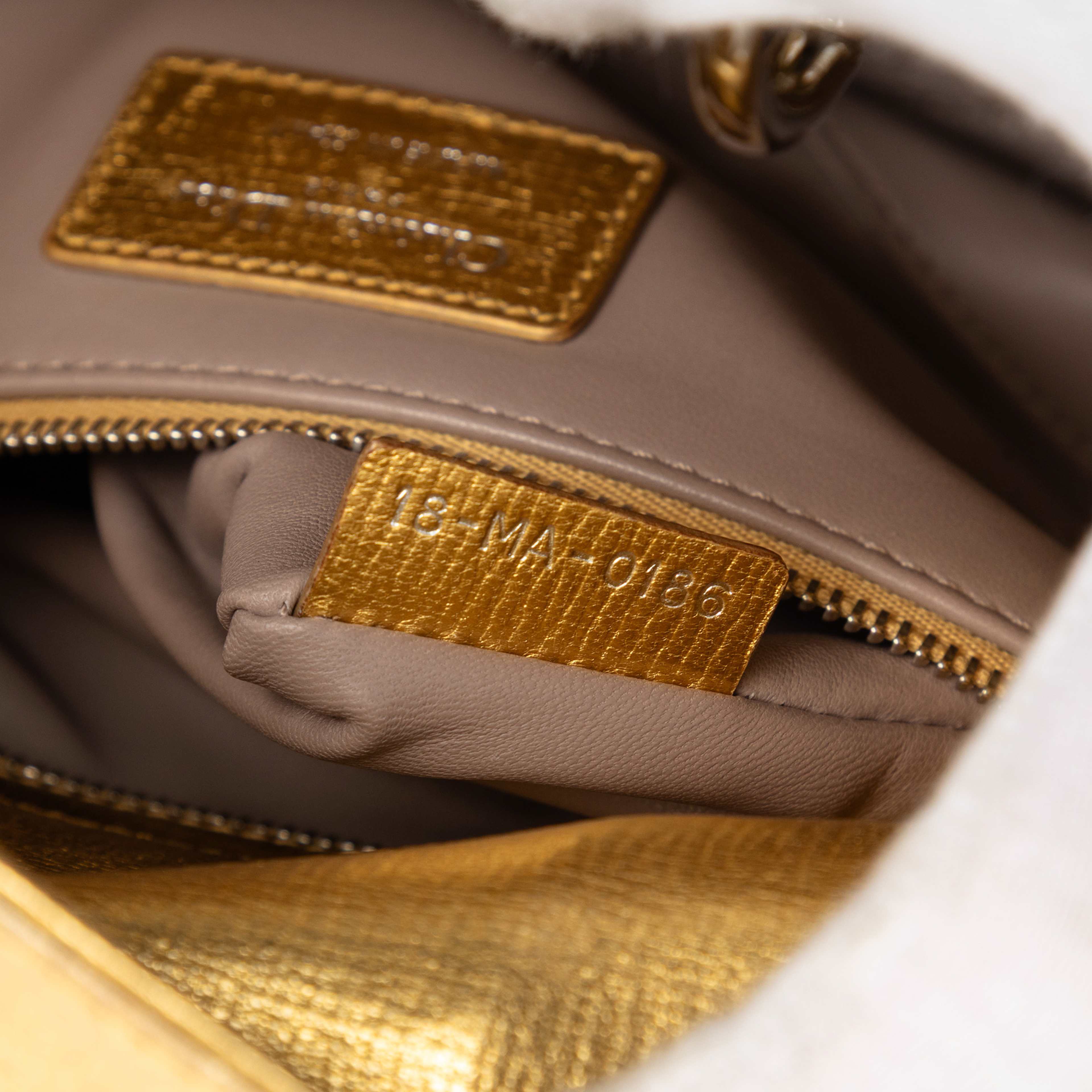 Dior Small Metallic Grained Calfskin Cannage My Abcdior Lady Dior, från Luxclusif, i färgen guld. Klicka för att öppna bilden i stort format